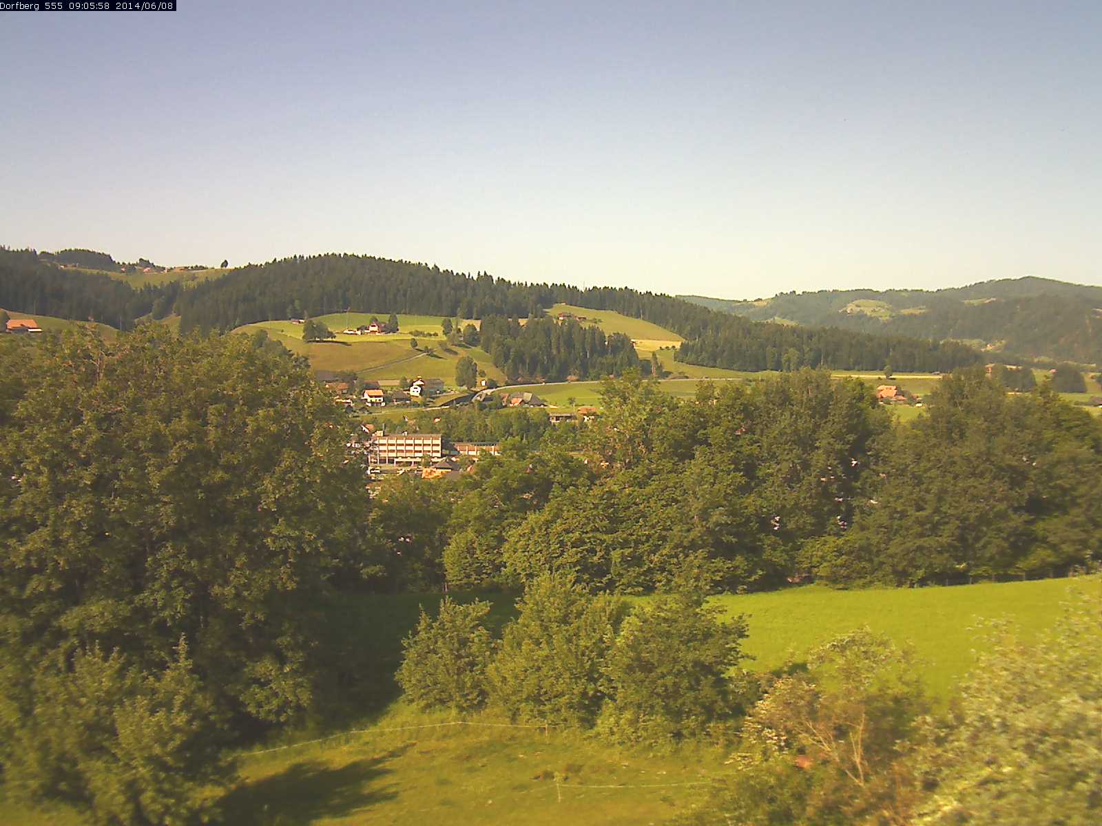 Webcam-Bild: Aussicht vom Dorfberg in Langnau 20140608-090600