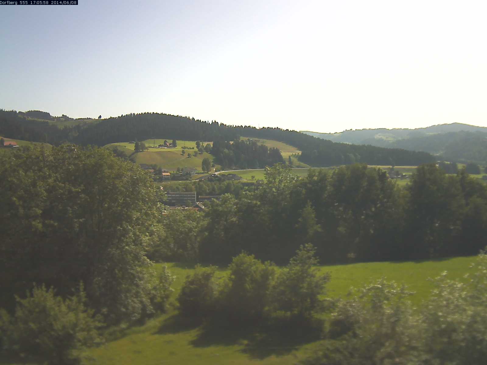 Webcam-Bild: Aussicht vom Dorfberg in Langnau 20140608-170600