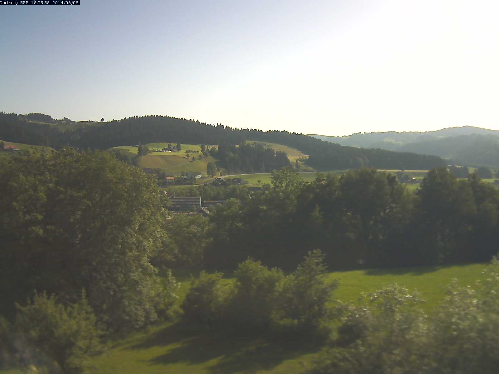 Webcam-Bild: Aussicht vom Dorfberg in Langnau 20140608-180600