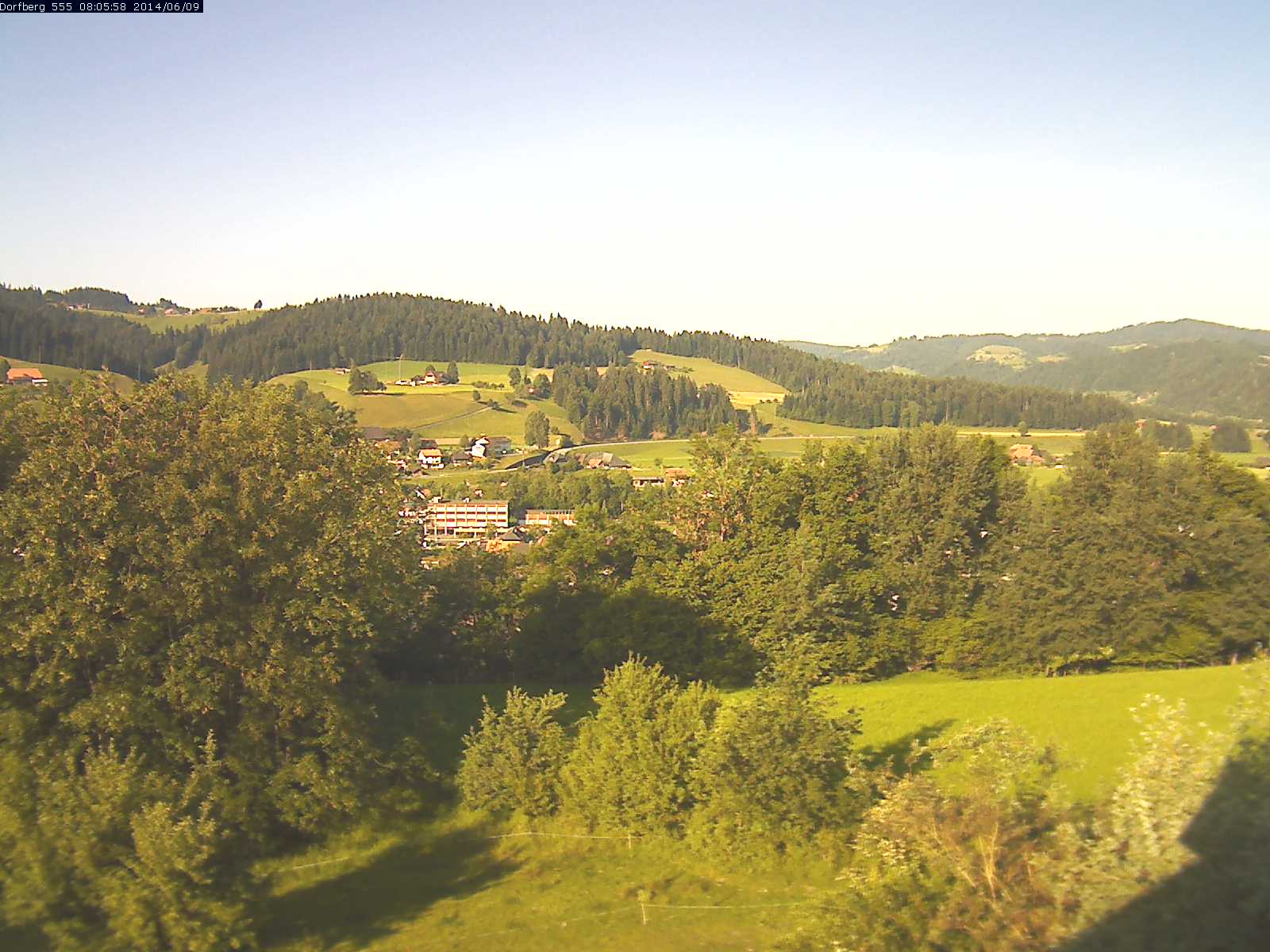 Webcam-Bild: Aussicht vom Dorfberg in Langnau 20140609-080600