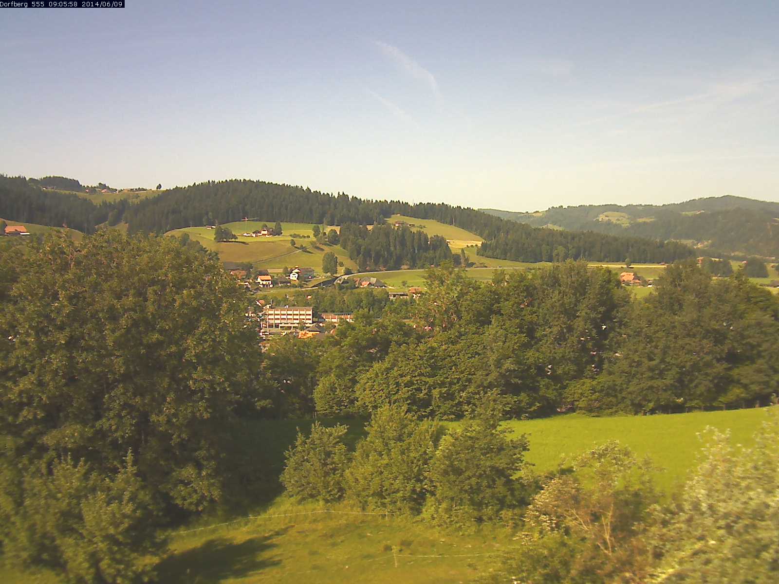 Webcam-Bild: Aussicht vom Dorfberg in Langnau 20140609-090600