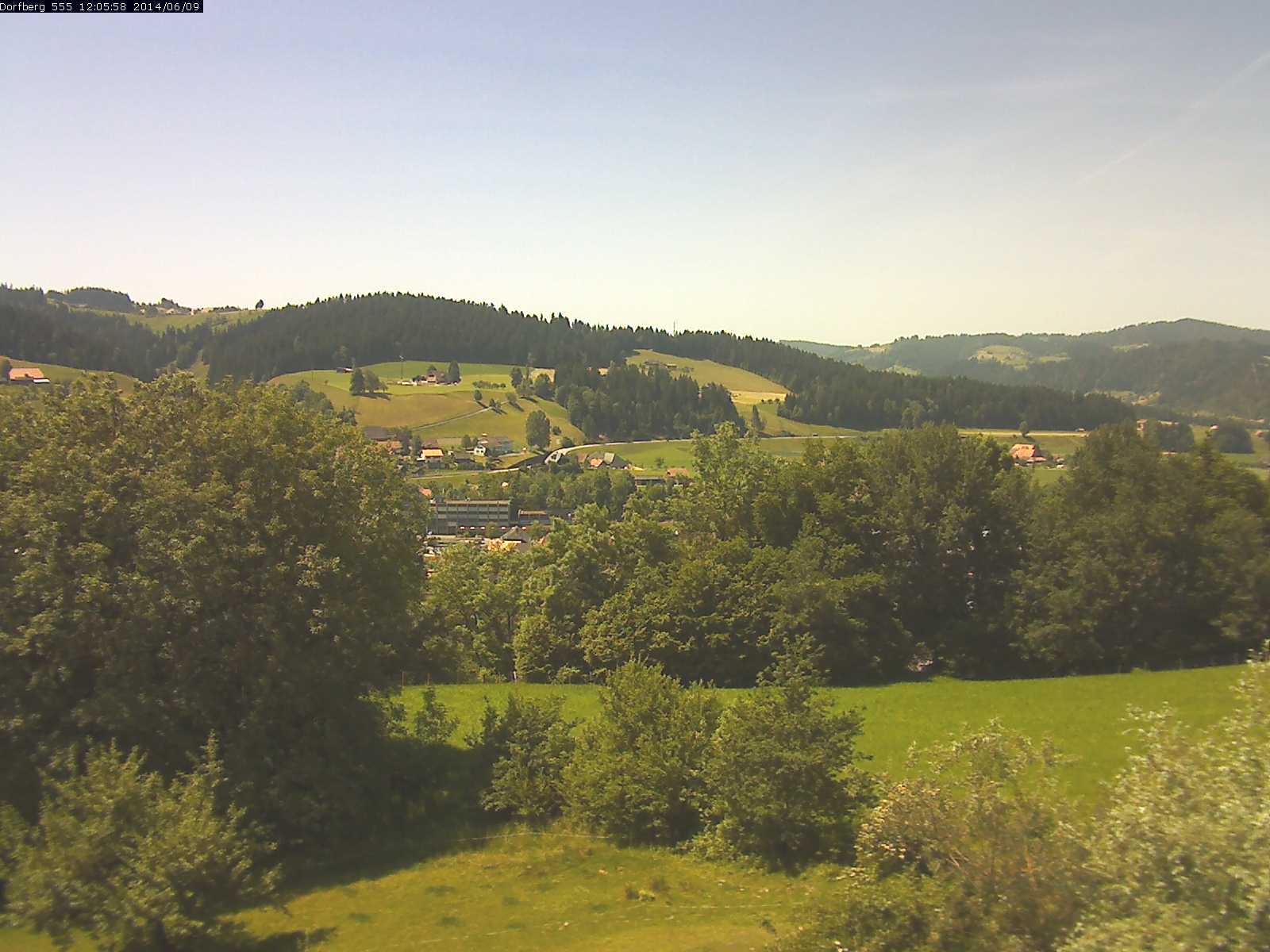 Webcam-Bild: Aussicht vom Dorfberg in Langnau 20140609-120600
