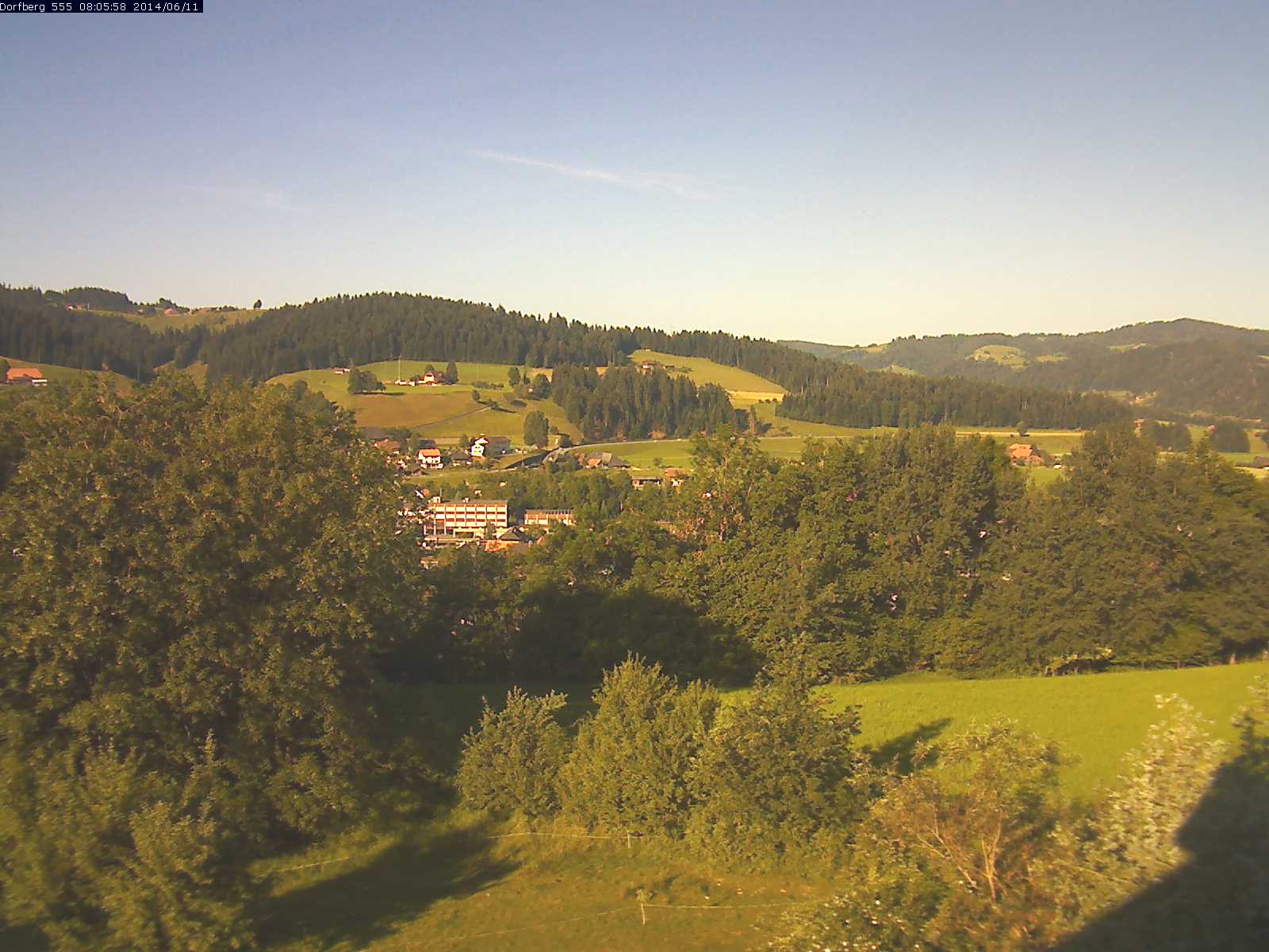 Webcam-Bild: Aussicht vom Dorfberg in Langnau 20140611-080600