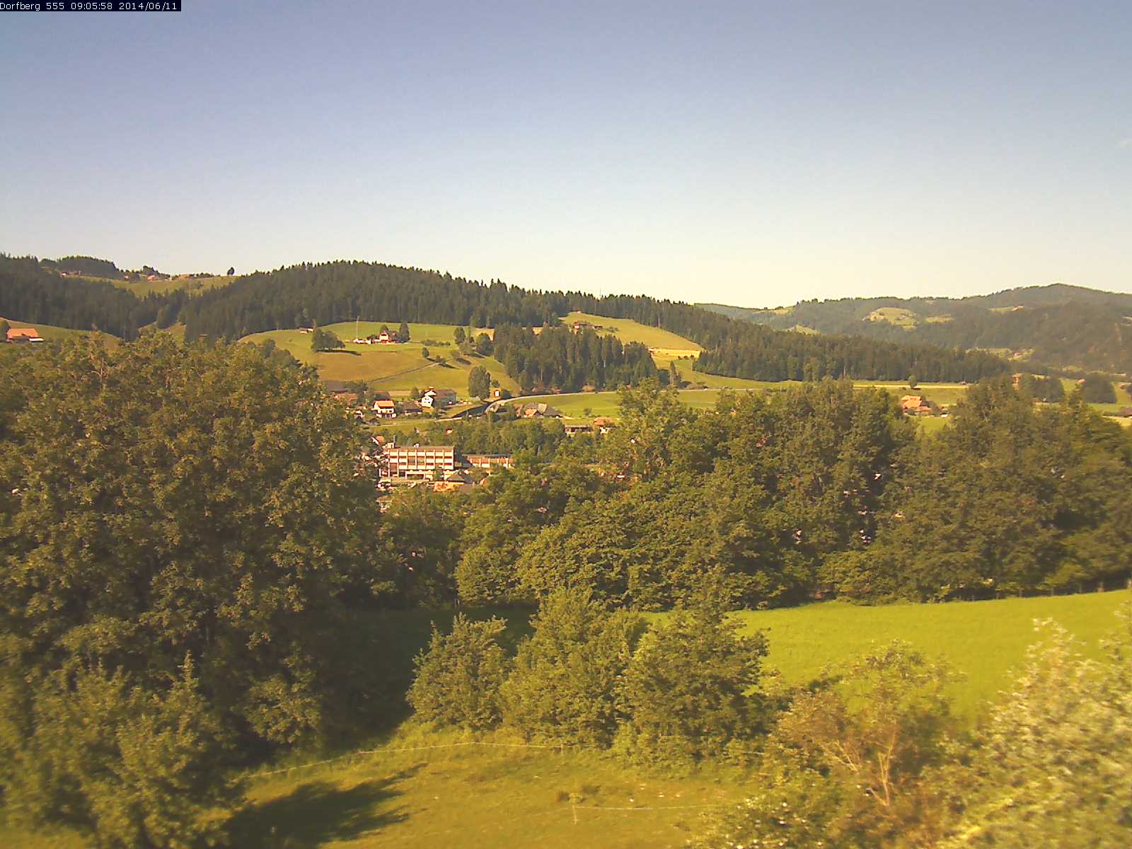 Webcam-Bild: Aussicht vom Dorfberg in Langnau 20140611-090600