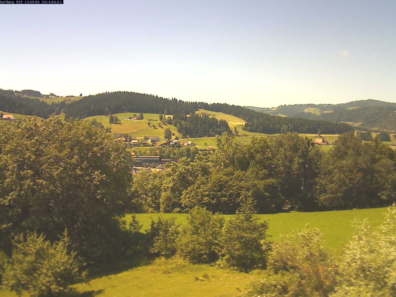 Webcam-Bild: Aussicht vom Dorfberg in Langnau 20140611-120600