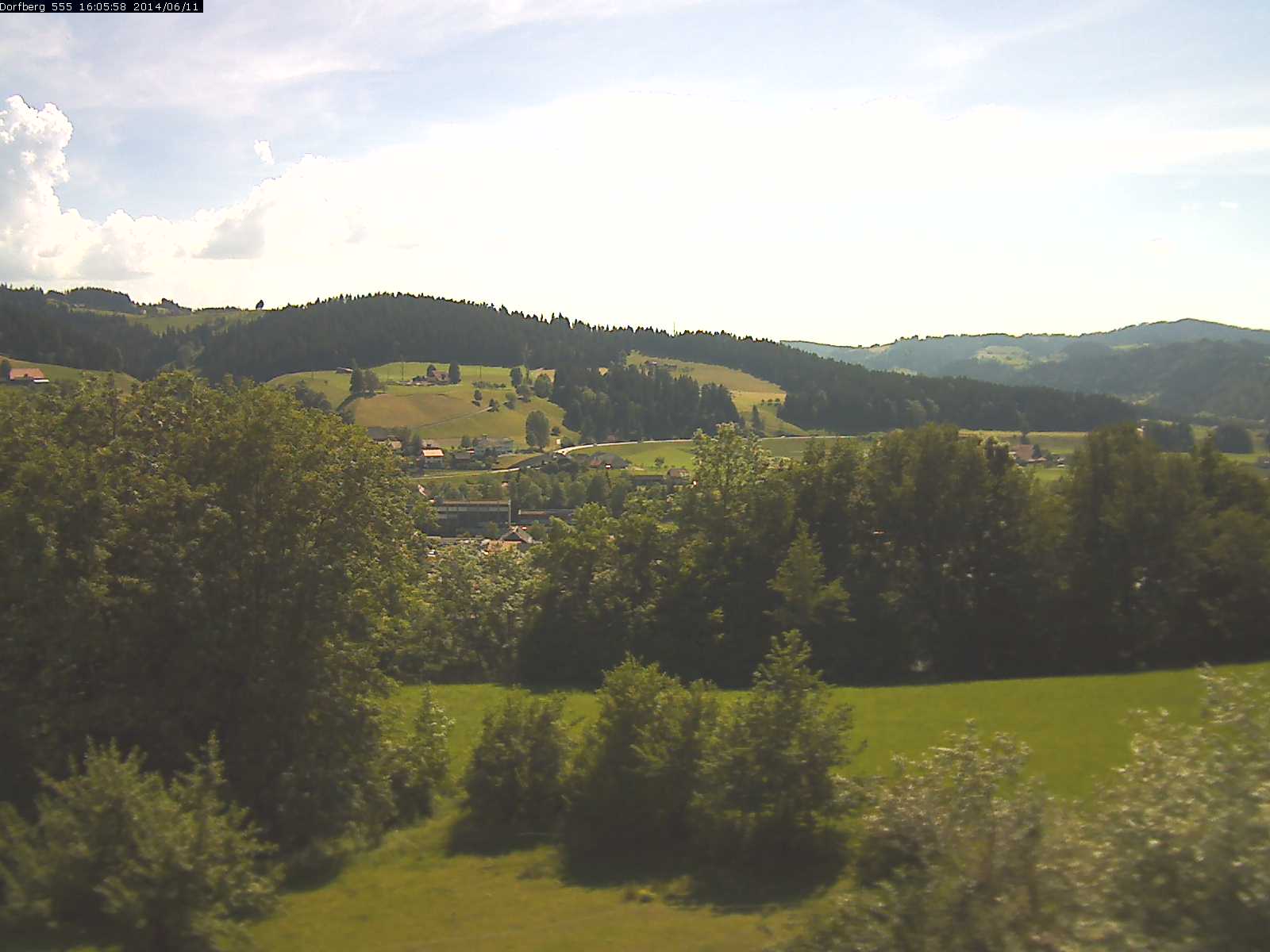 Webcam-Bild: Aussicht vom Dorfberg in Langnau 20140611-160600
