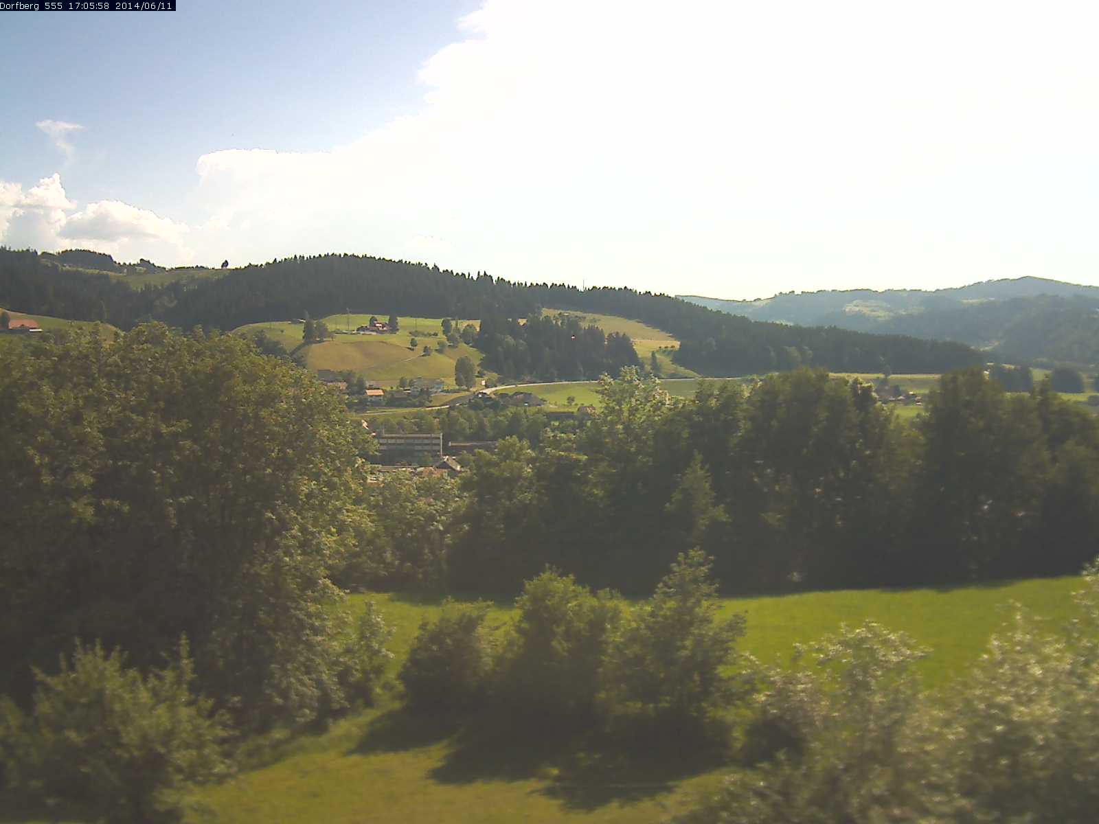 Webcam-Bild: Aussicht vom Dorfberg in Langnau 20140611-170600