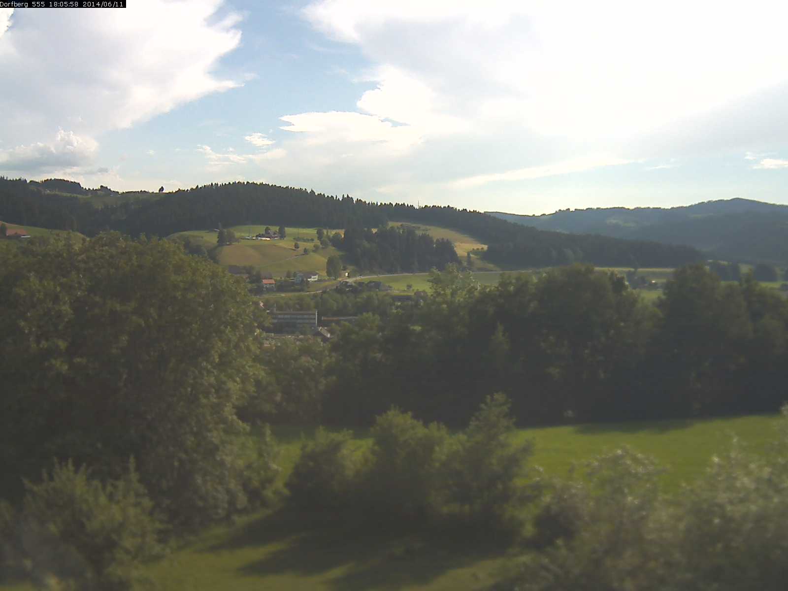 Webcam-Bild: Aussicht vom Dorfberg in Langnau 20140611-180600