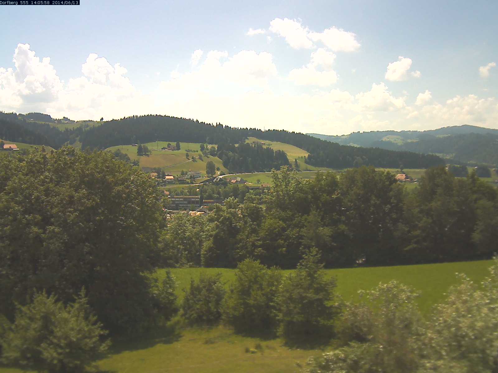 Webcam-Bild: Aussicht vom Dorfberg in Langnau 20140613-140600
