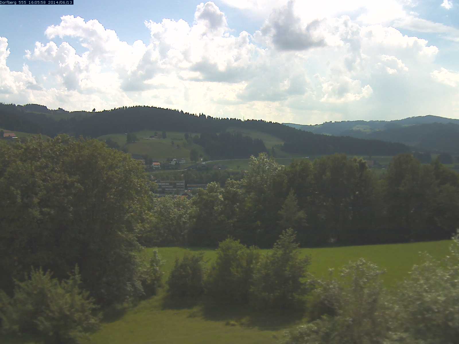 Webcam-Bild: Aussicht vom Dorfberg in Langnau 20140613-160600