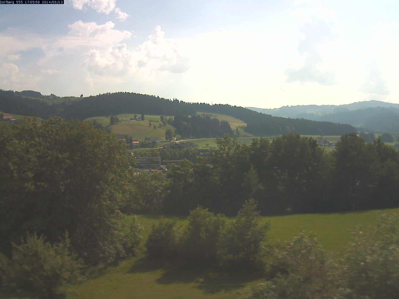 Webcam-Bild: Aussicht vom Dorfberg in Langnau 20140613-170600
