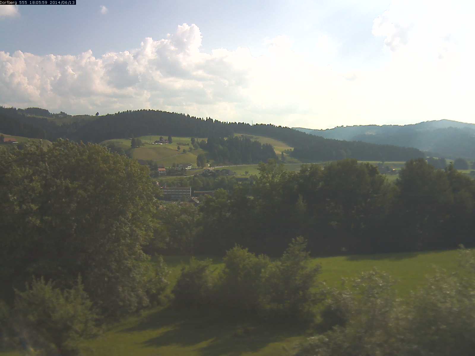 Webcam-Bild: Aussicht vom Dorfberg in Langnau 20140613-180600
