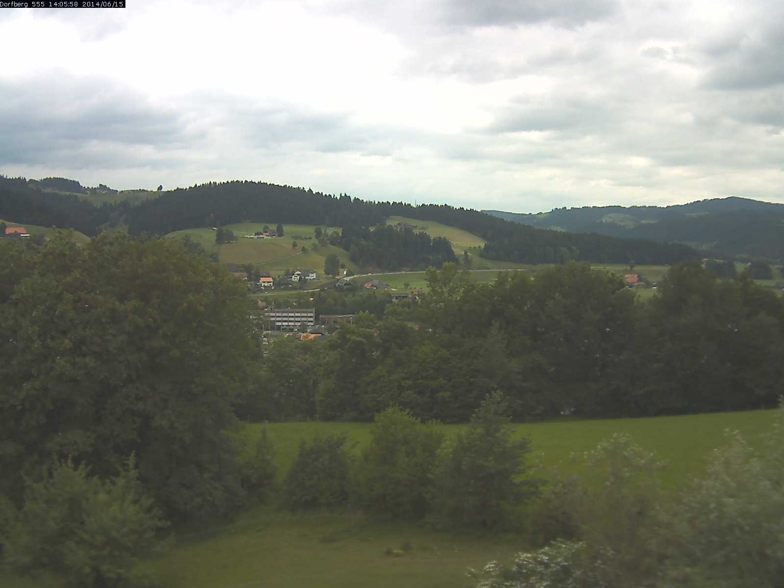 Webcam-Bild: Aussicht vom Dorfberg in Langnau 20140615-140600
