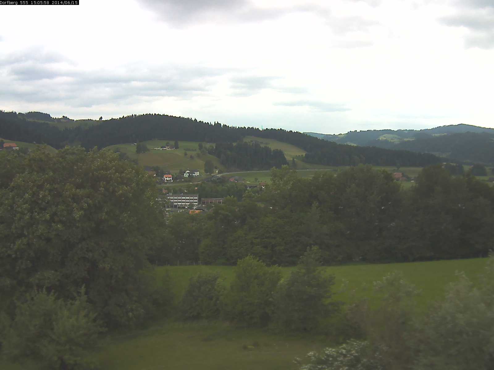 Webcam-Bild: Aussicht vom Dorfberg in Langnau 20140615-150600