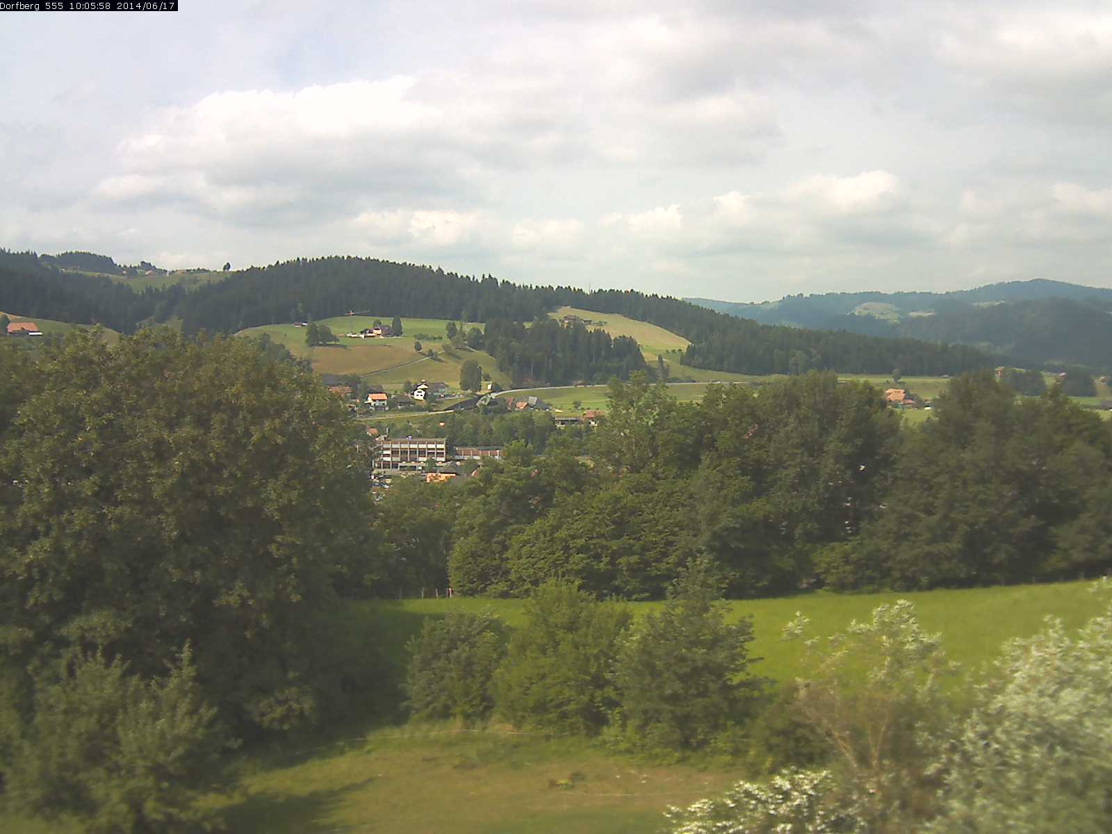 Webcam-Bild: Aussicht vom Dorfberg in Langnau 20140617-100600