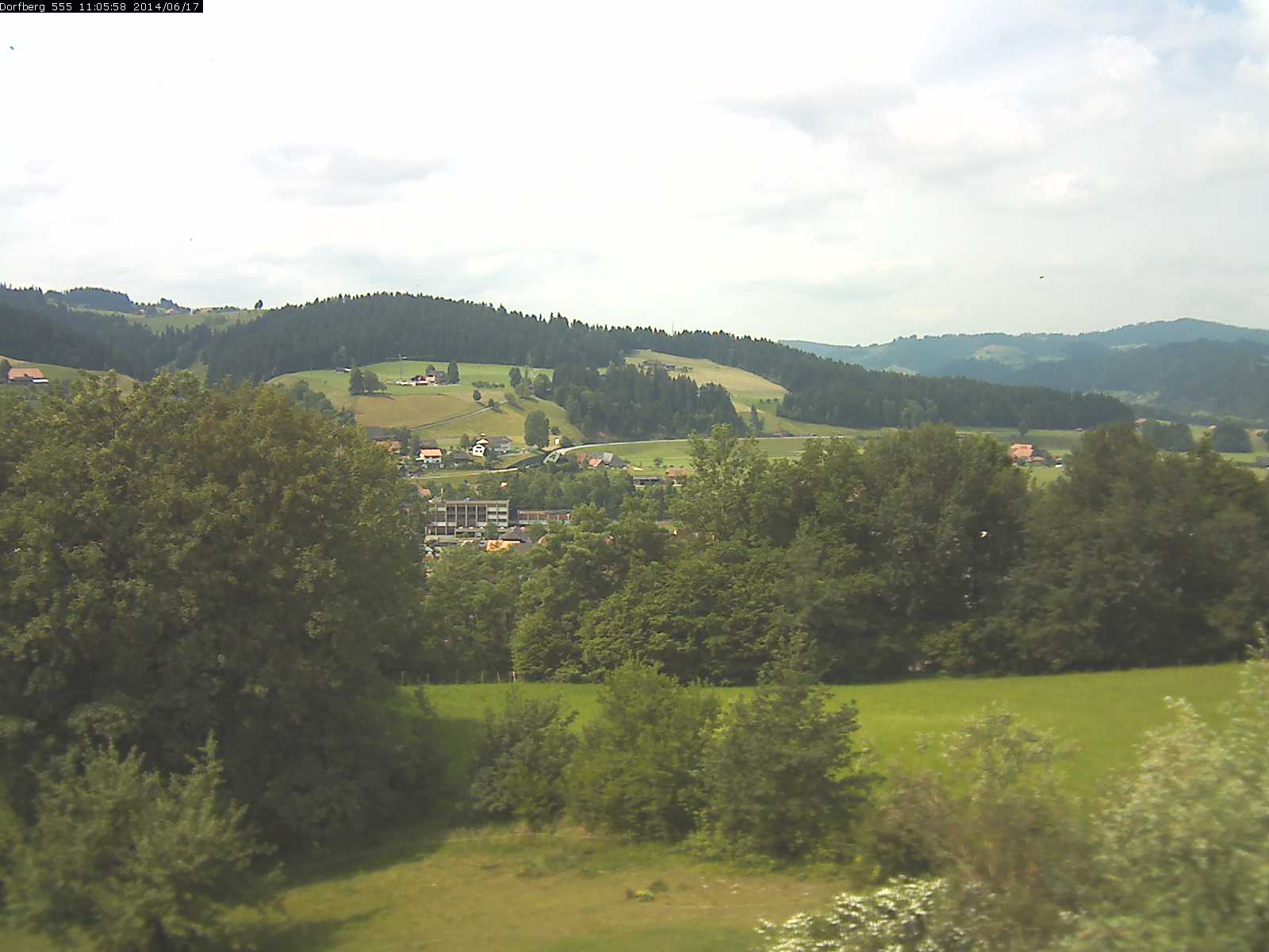 Webcam-Bild: Aussicht vom Dorfberg in Langnau 20140617-110600