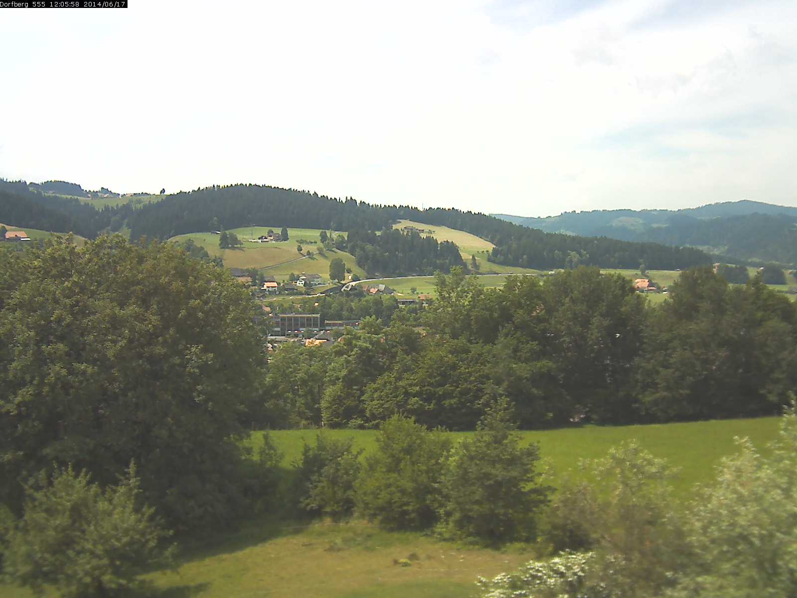 Webcam-Bild: Aussicht vom Dorfberg in Langnau 20140617-120600