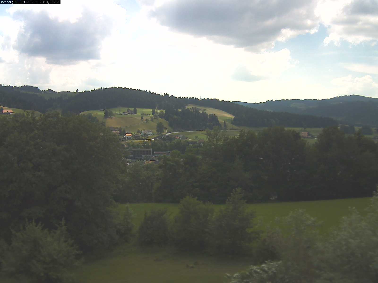 Webcam-Bild: Aussicht vom Dorfberg in Langnau 20140617-150600