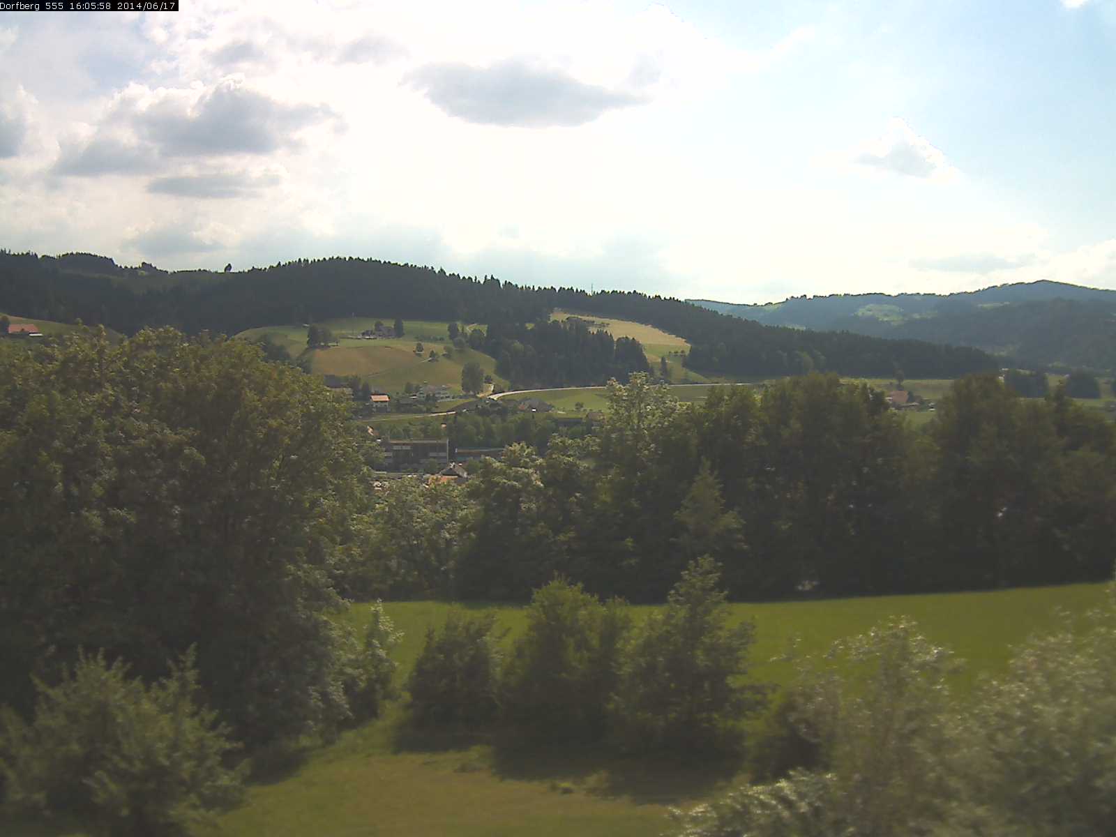 Webcam-Bild: Aussicht vom Dorfberg in Langnau 20140617-160600