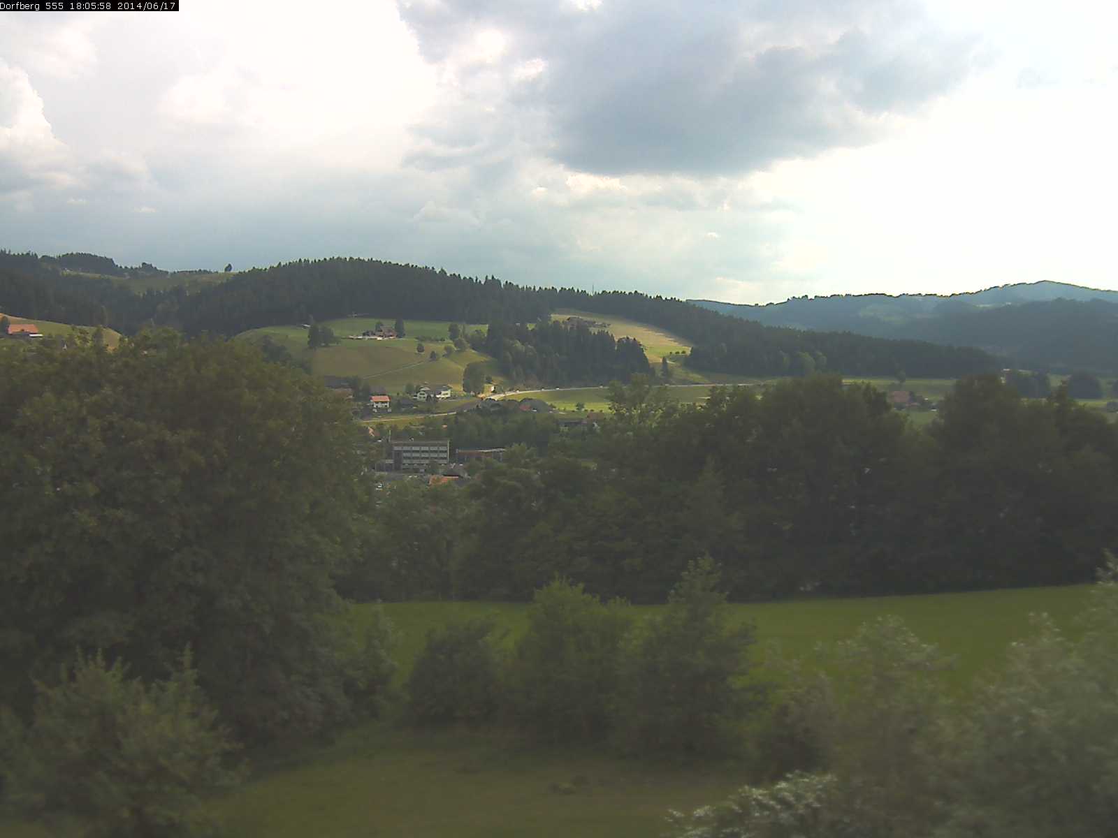 Webcam-Bild: Aussicht vom Dorfberg in Langnau 20140617-180600
