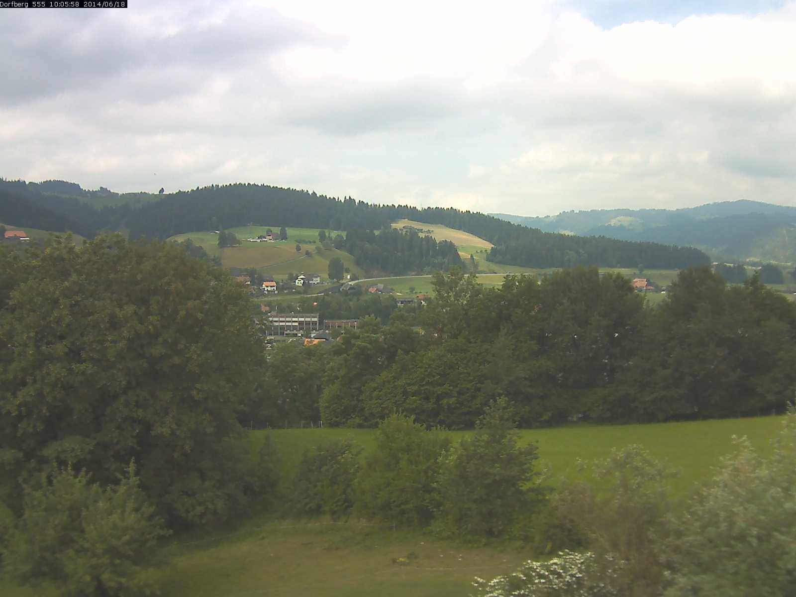 Webcam-Bild: Aussicht vom Dorfberg in Langnau 20140618-100600