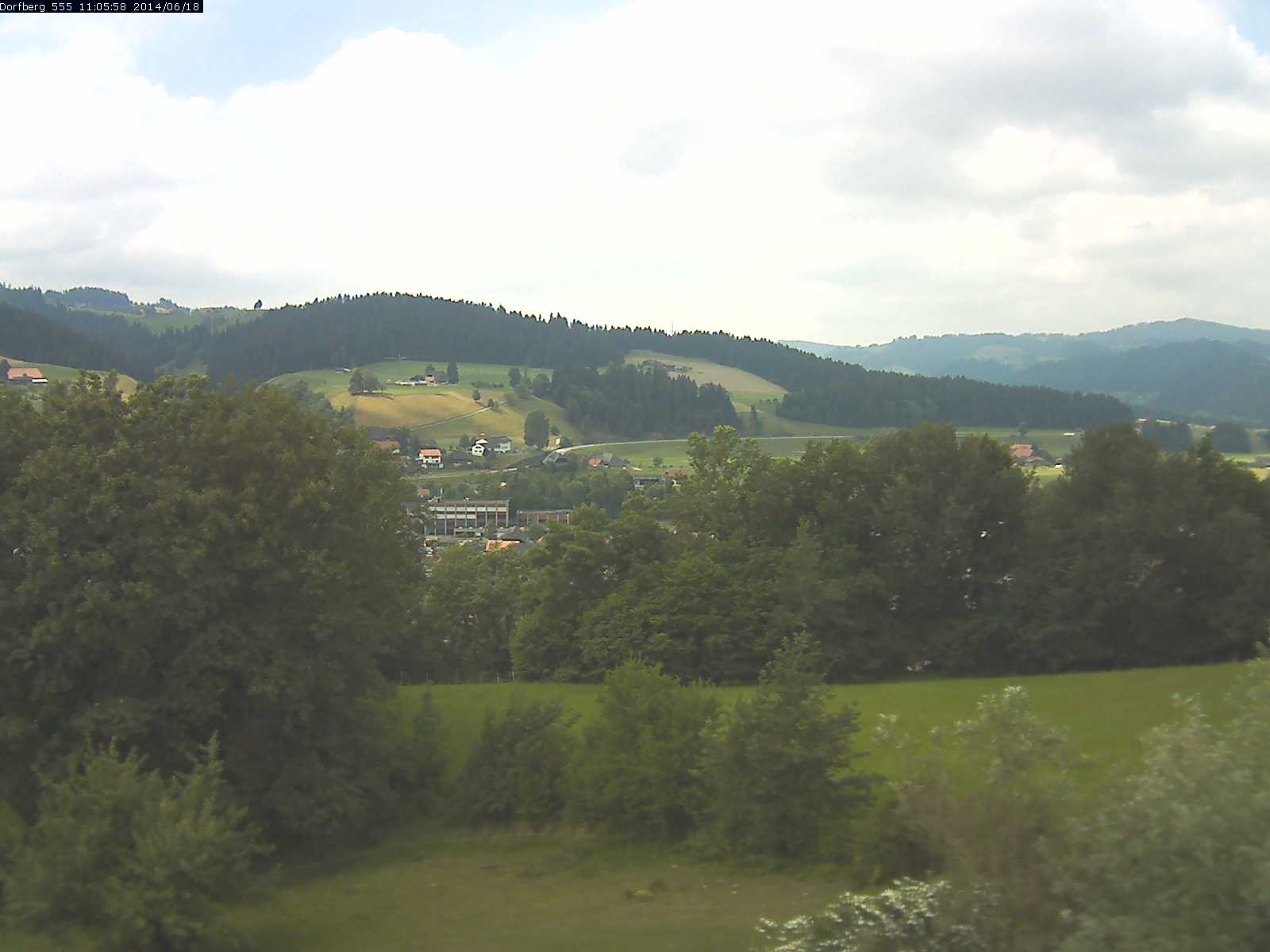 Webcam-Bild: Aussicht vom Dorfberg in Langnau 20140618-110600