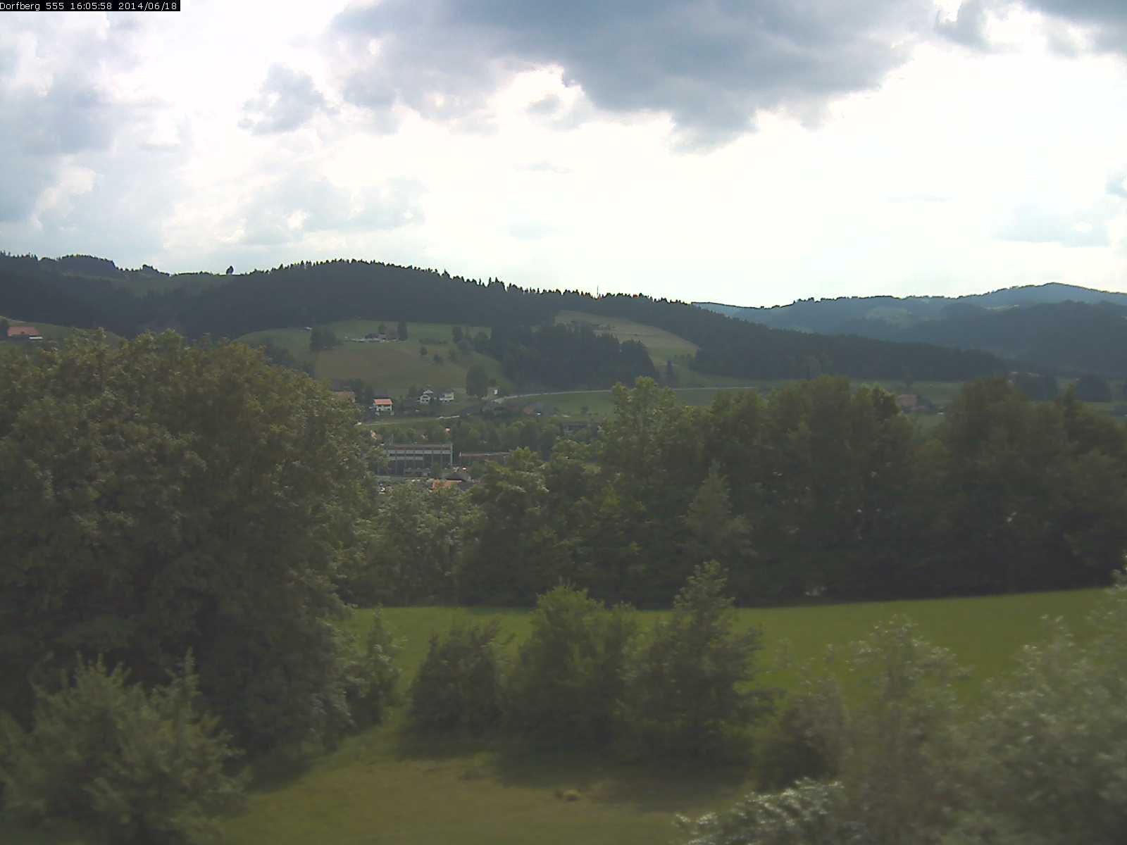 Webcam-Bild: Aussicht vom Dorfberg in Langnau 20140618-160600
