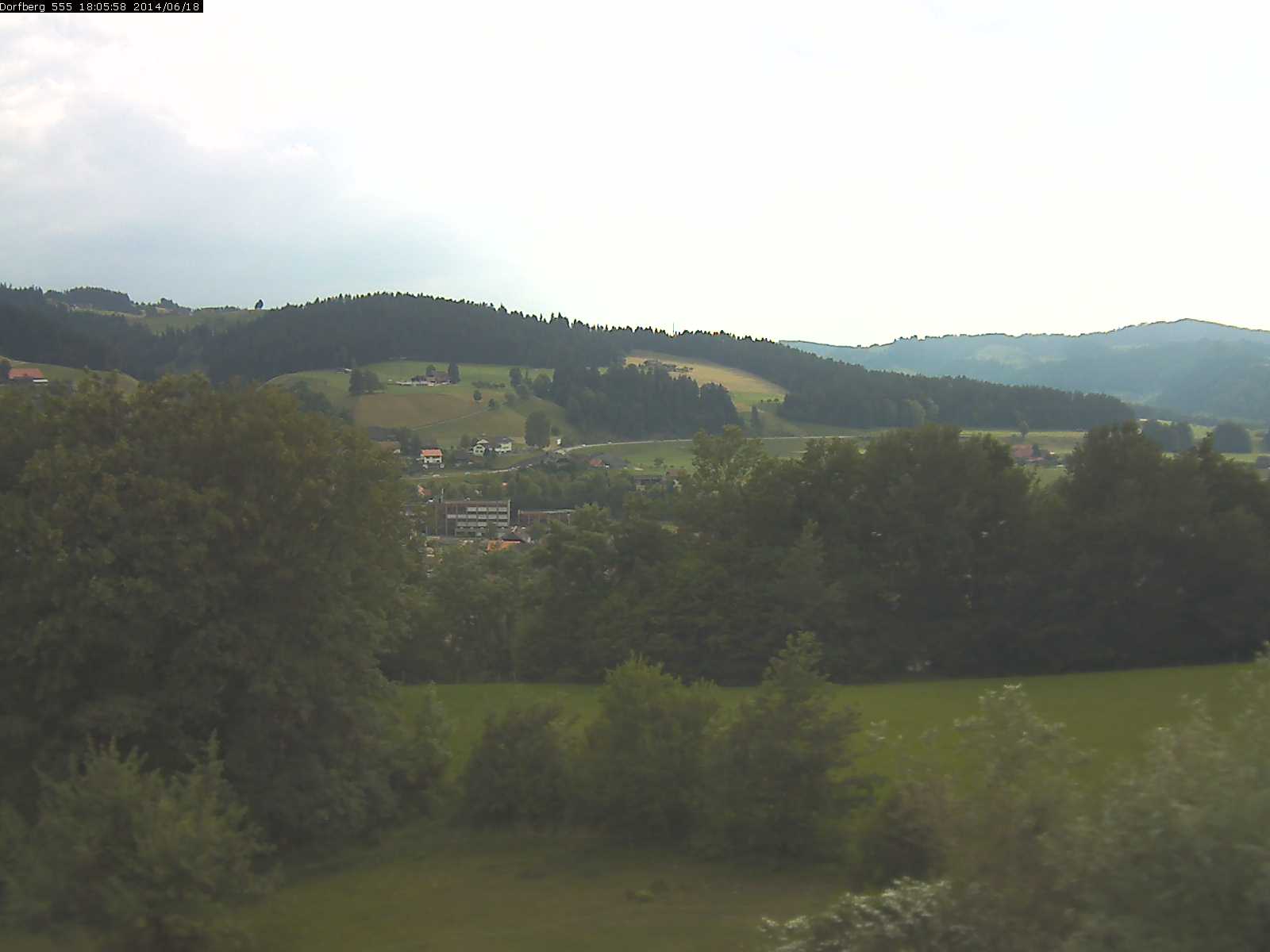 Webcam-Bild: Aussicht vom Dorfberg in Langnau 20140618-180600