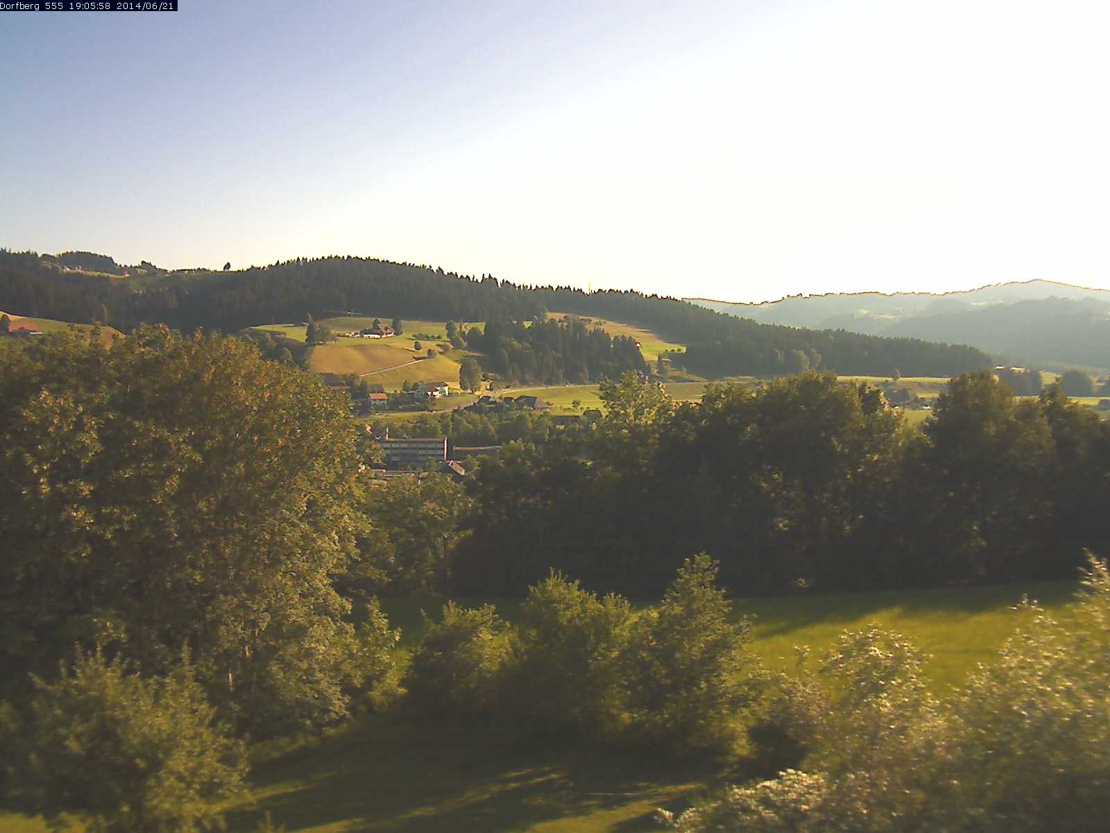 Webcam-Bild: Aussicht vom Dorfberg in Langnau 20140621-190600