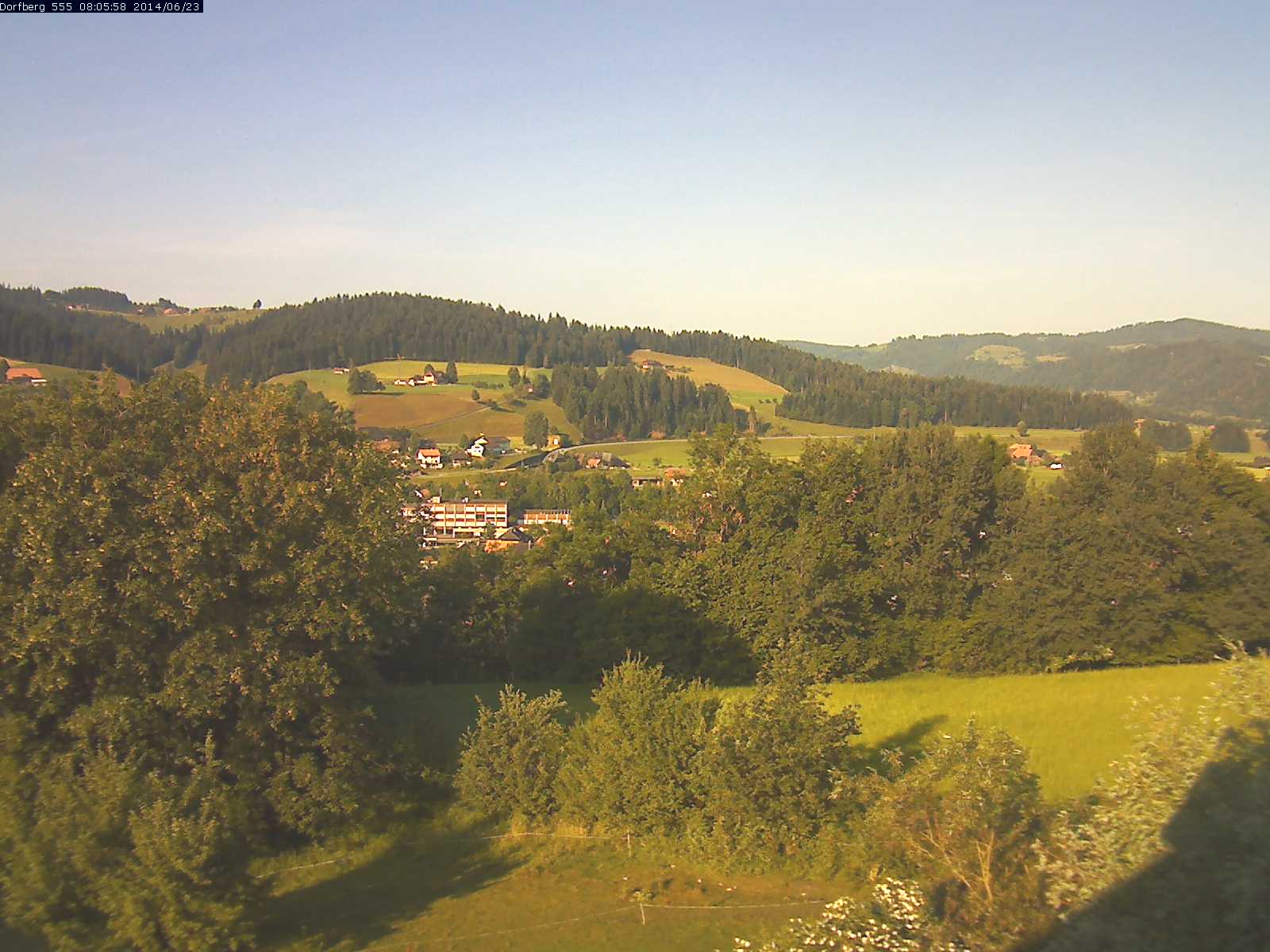 Webcam-Bild: Aussicht vom Dorfberg in Langnau 20140623-080600