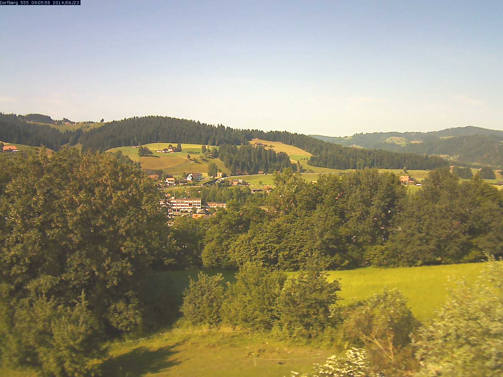Webcam-Bild: Aussicht vom Dorfberg in Langnau 20140623-090600