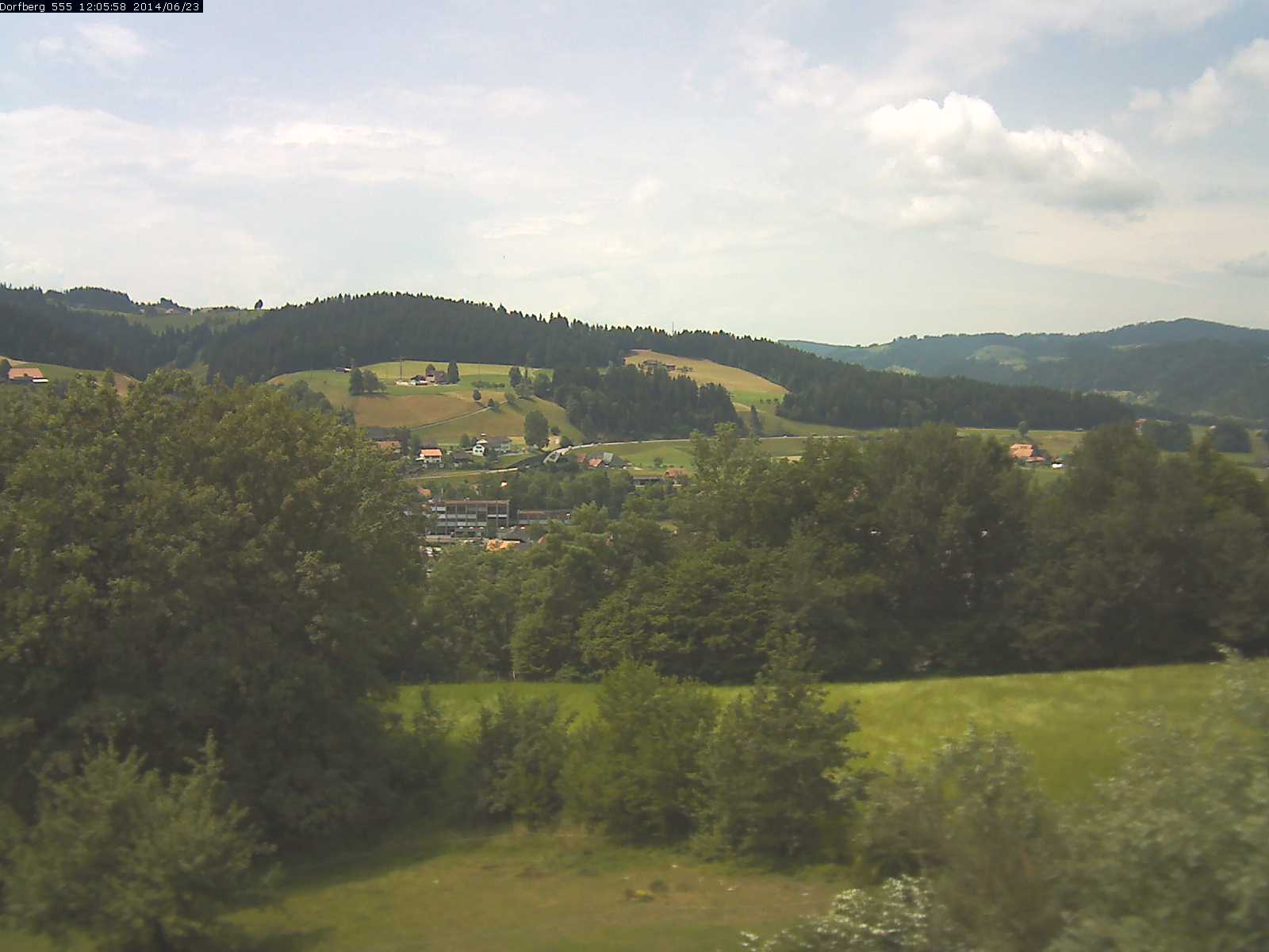 Webcam-Bild: Aussicht vom Dorfberg in Langnau 20140623-120600