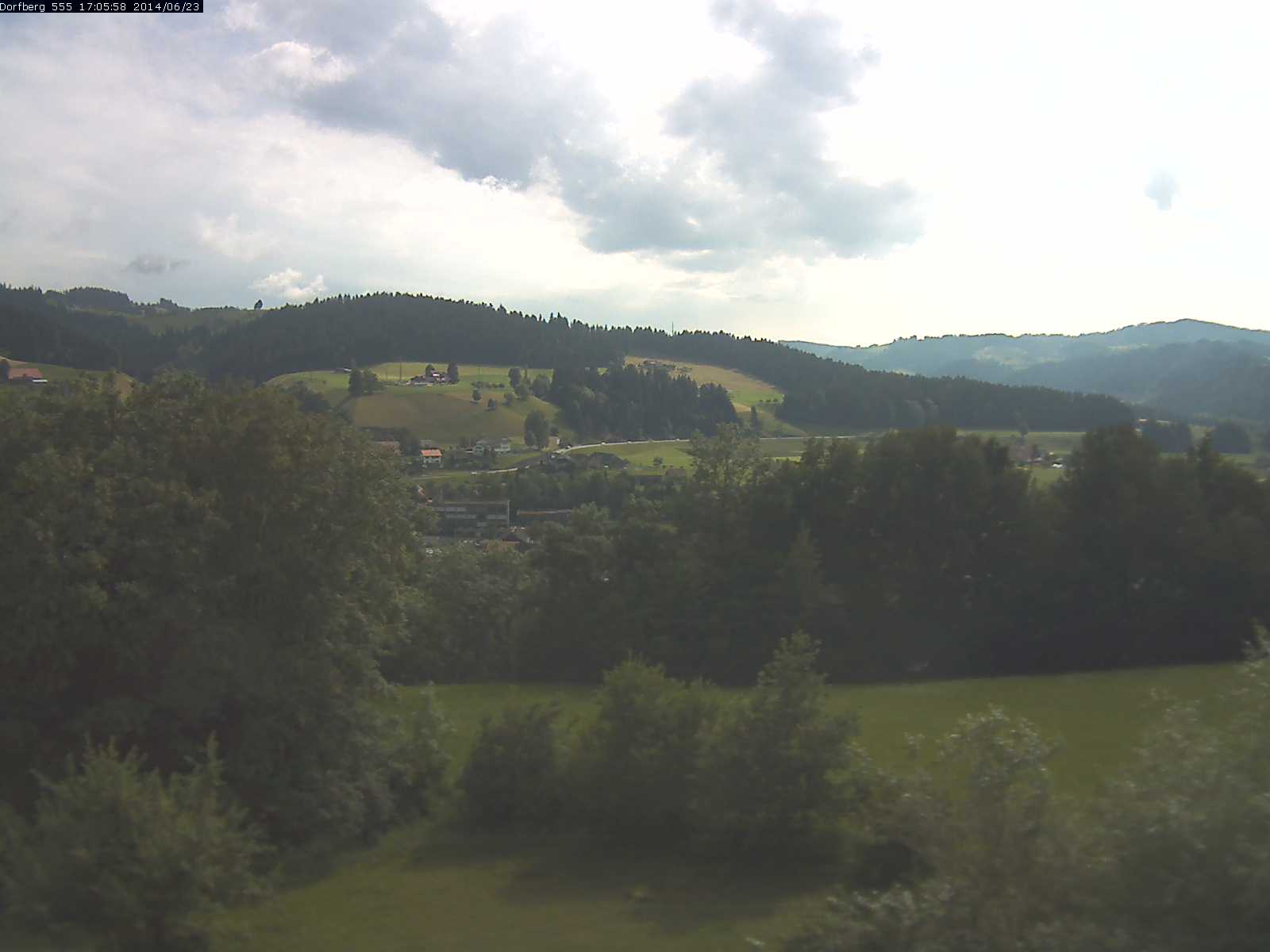 Webcam-Bild: Aussicht vom Dorfberg in Langnau 20140623-170600