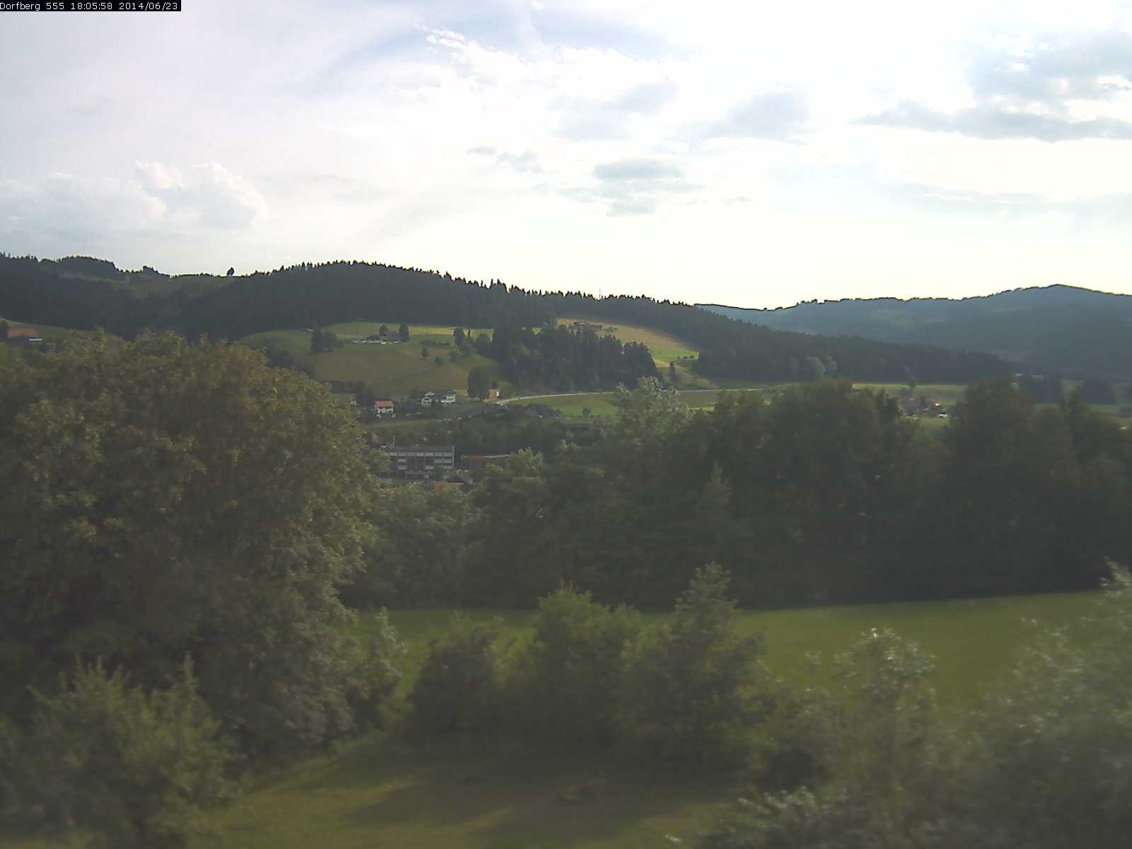 Webcam-Bild: Aussicht vom Dorfberg in Langnau 20140623-180600
