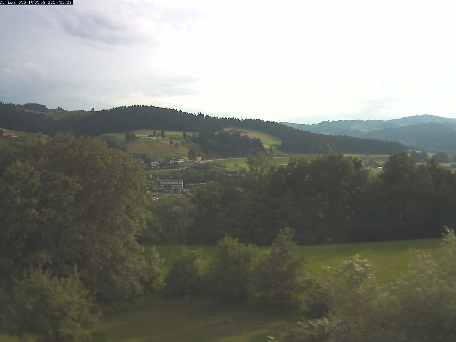 Webcam-Bild: Aussicht vom Dorfberg in Langnau 20140623-190600