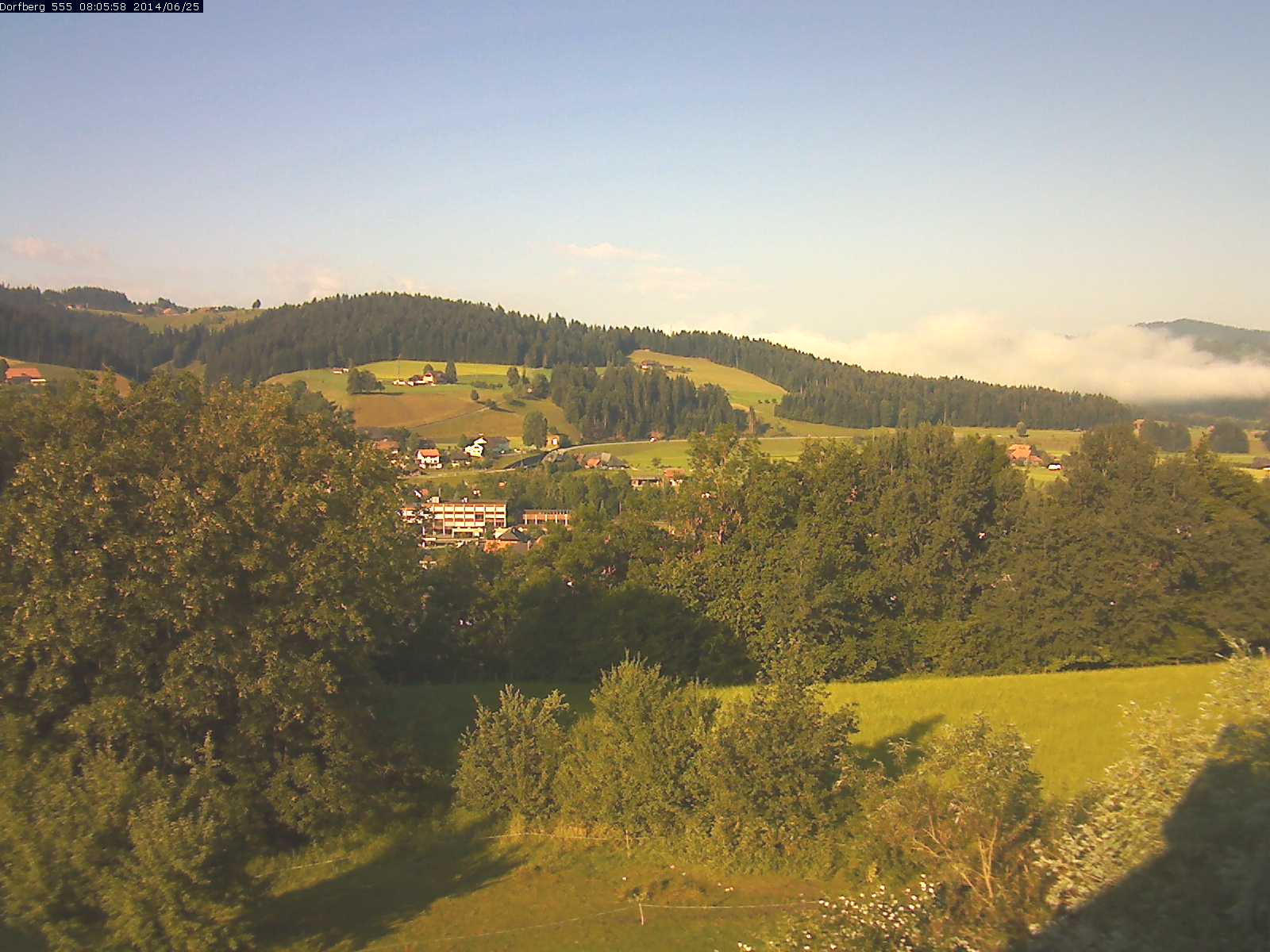 Webcam-Bild: Aussicht vom Dorfberg in Langnau 20140625-080600