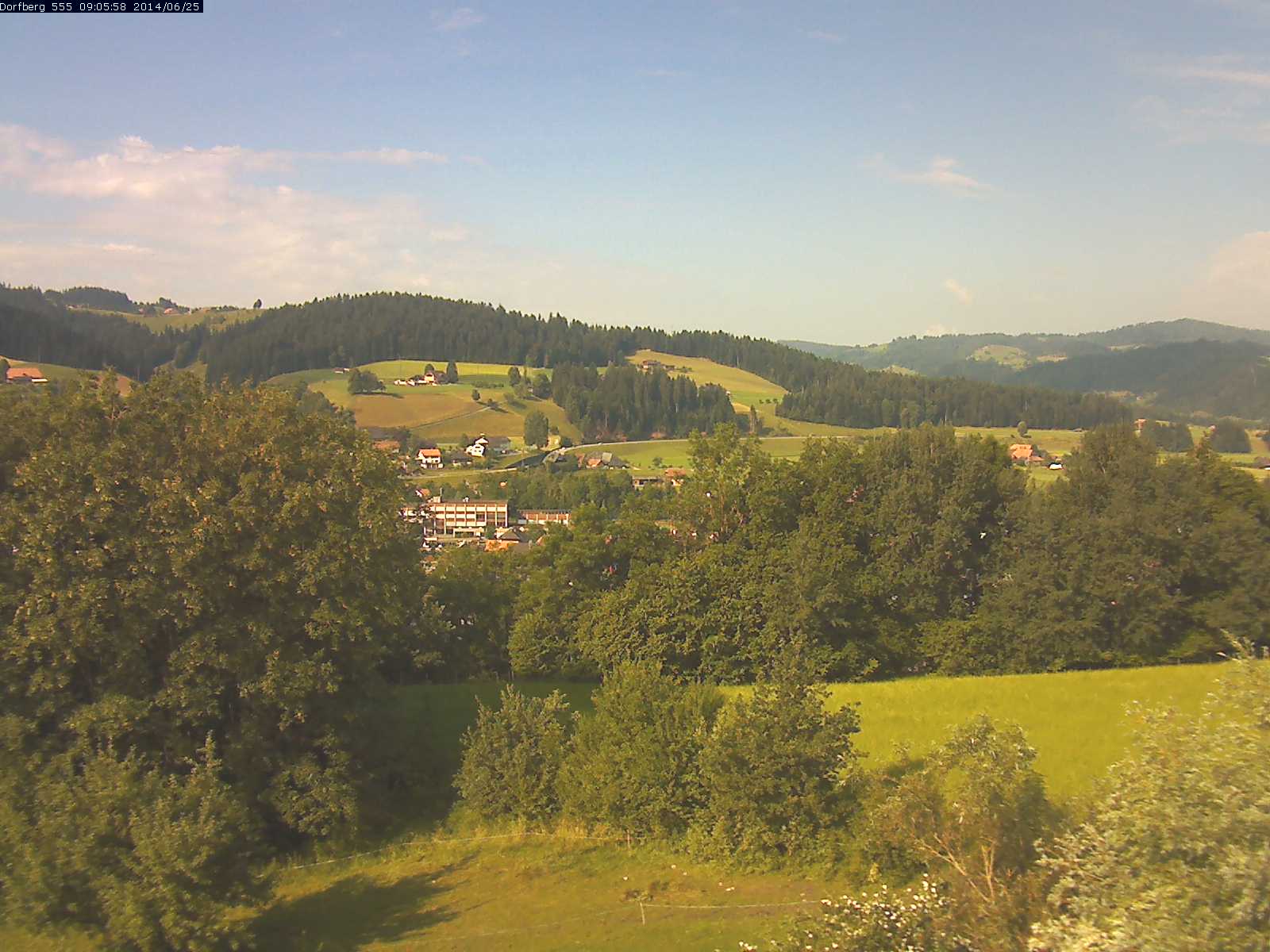 Webcam-Bild: Aussicht vom Dorfberg in Langnau 20140625-090600