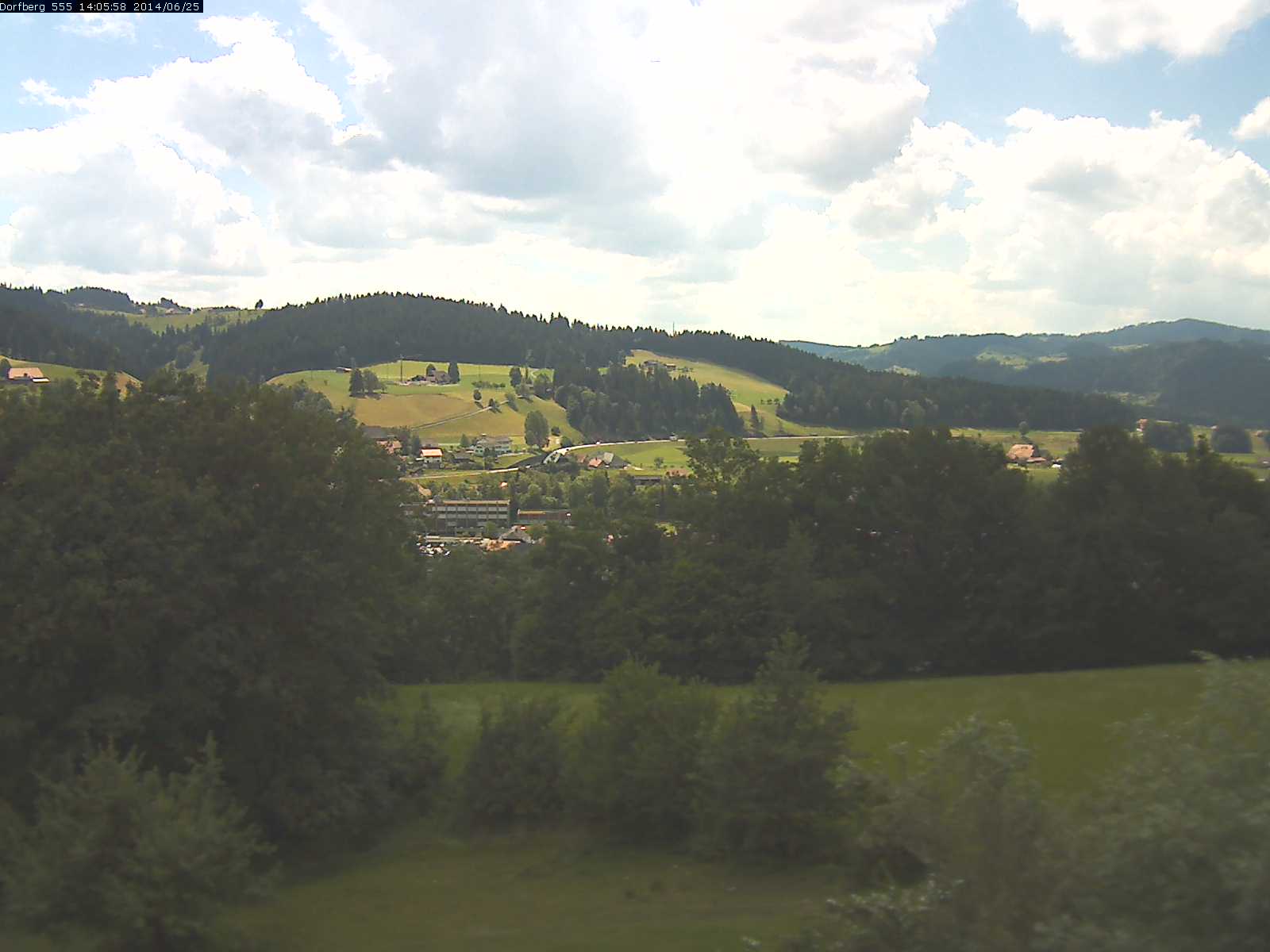 Webcam-Bild: Aussicht vom Dorfberg in Langnau 20140625-140600