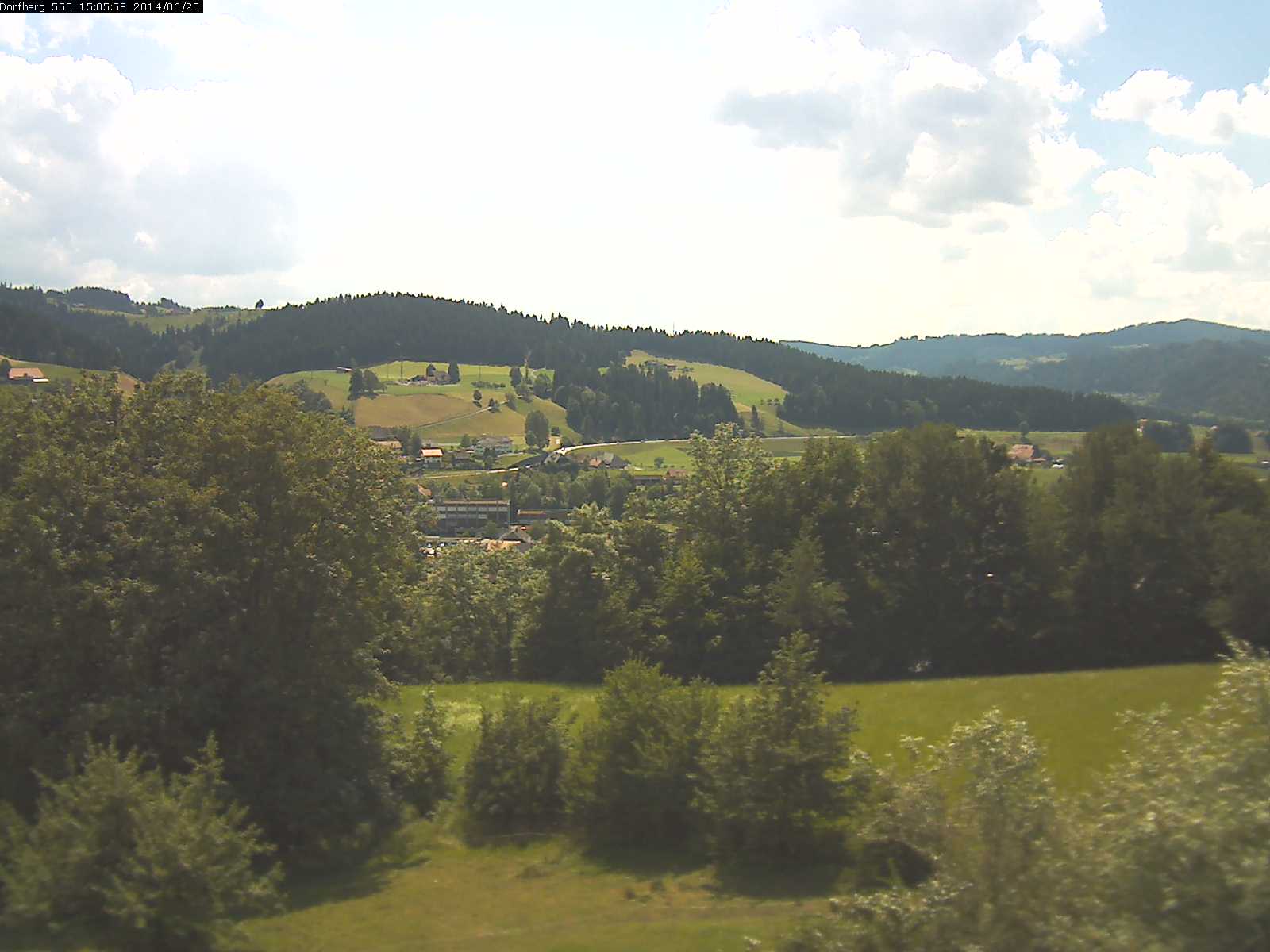 Webcam-Bild: Aussicht vom Dorfberg in Langnau 20140625-150600