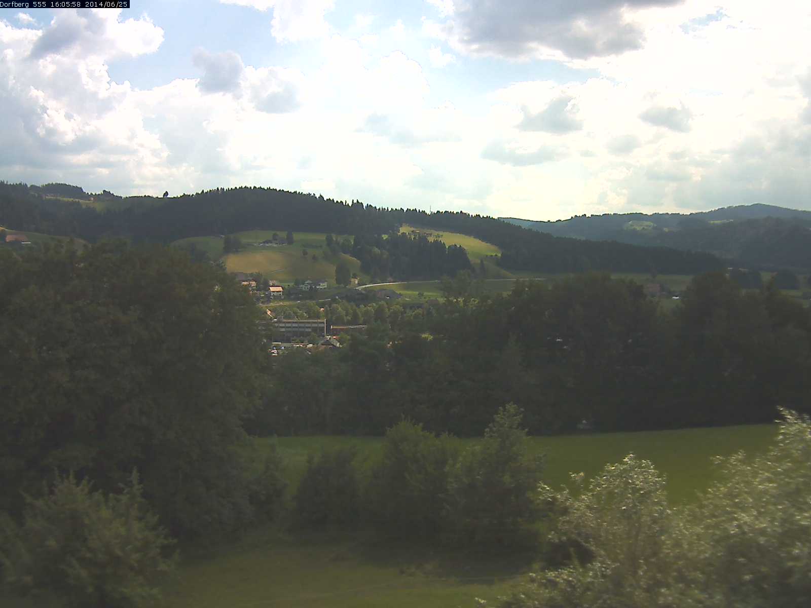 Webcam-Bild: Aussicht vom Dorfberg in Langnau 20140625-160600