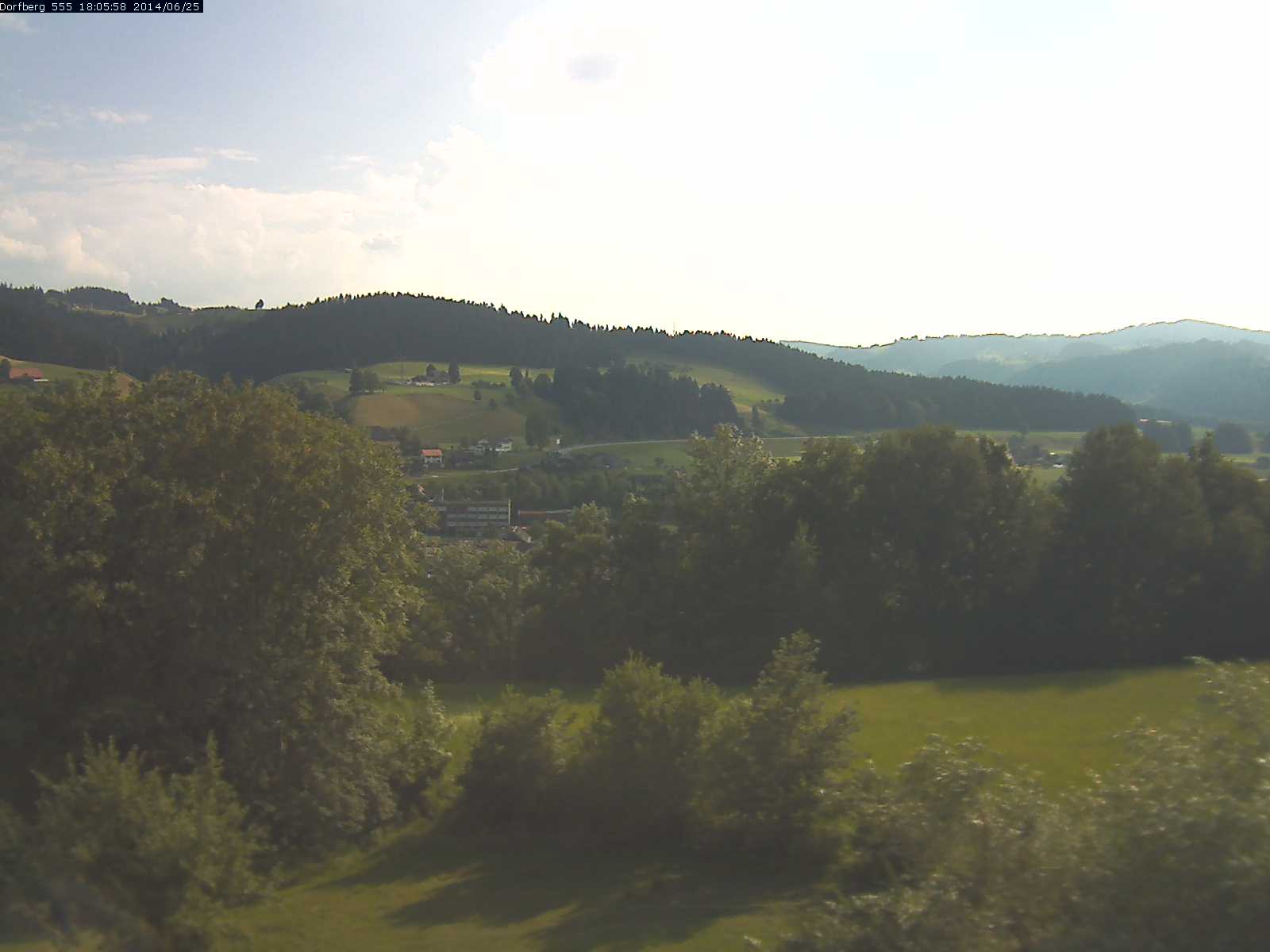 Webcam-Bild: Aussicht vom Dorfberg in Langnau 20140625-180600