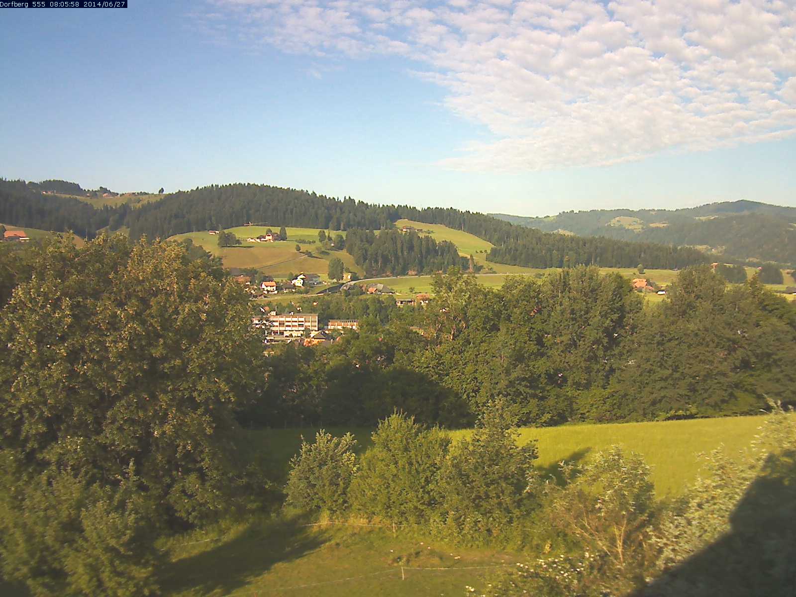 Webcam-Bild: Aussicht vom Dorfberg in Langnau 20140627-080600