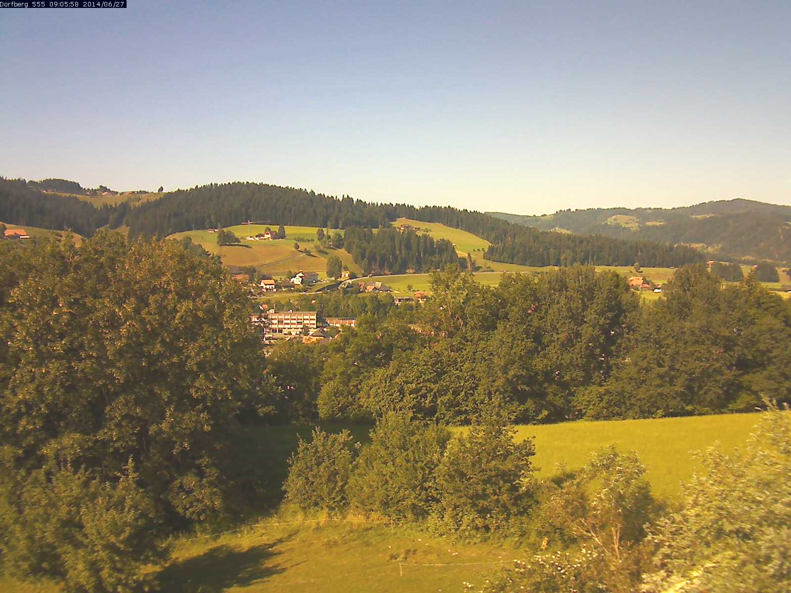 Webcam-Bild: Aussicht vom Dorfberg in Langnau 20140627-090600