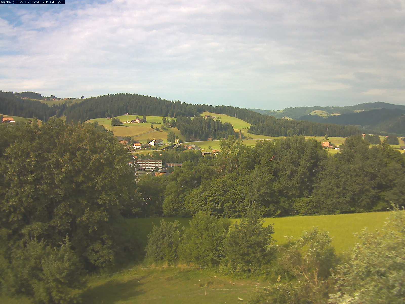 Webcam-Bild: Aussicht vom Dorfberg in Langnau 20140628-090600