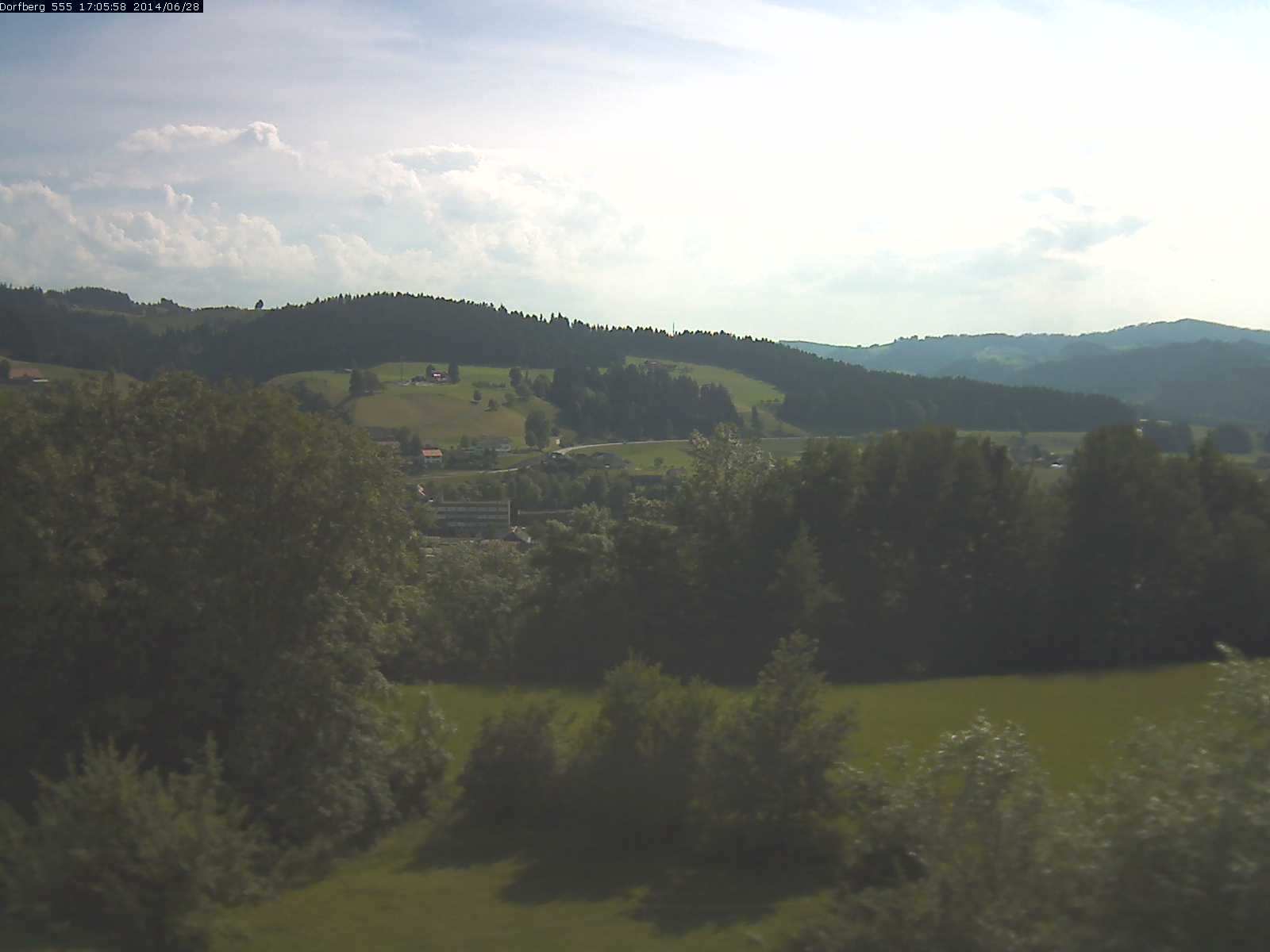 Webcam-Bild: Aussicht vom Dorfberg in Langnau 20140628-170600