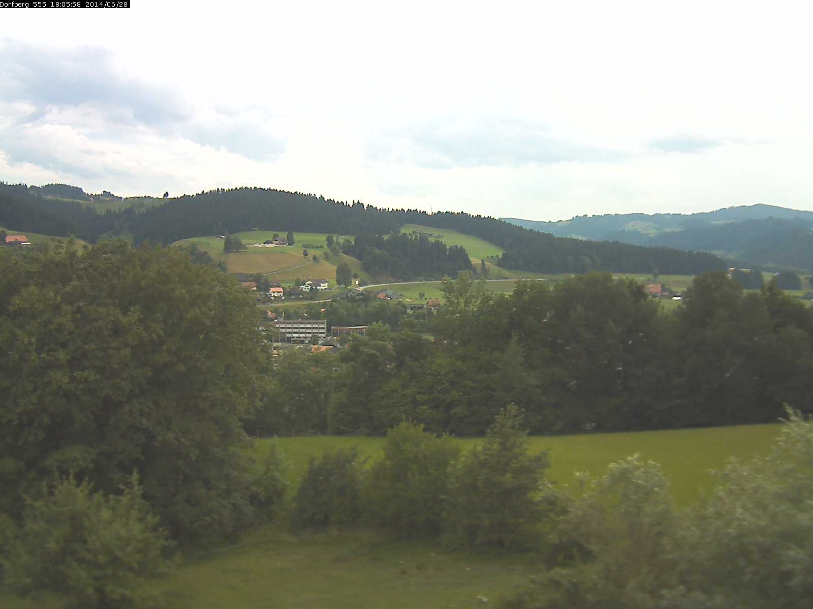Webcam-Bild: Aussicht vom Dorfberg in Langnau 20140628-180600