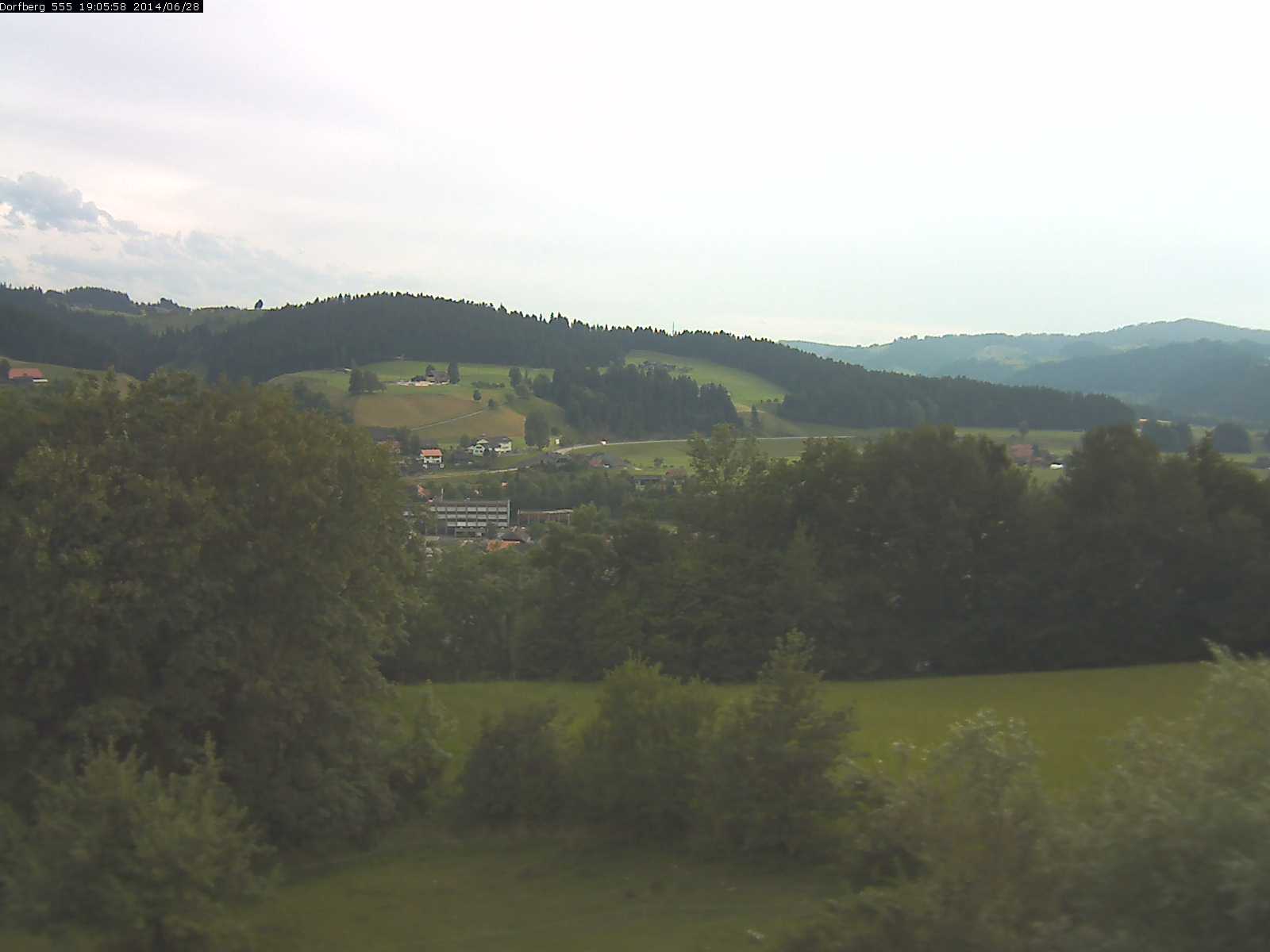 Webcam-Bild: Aussicht vom Dorfberg in Langnau 20140628-190600