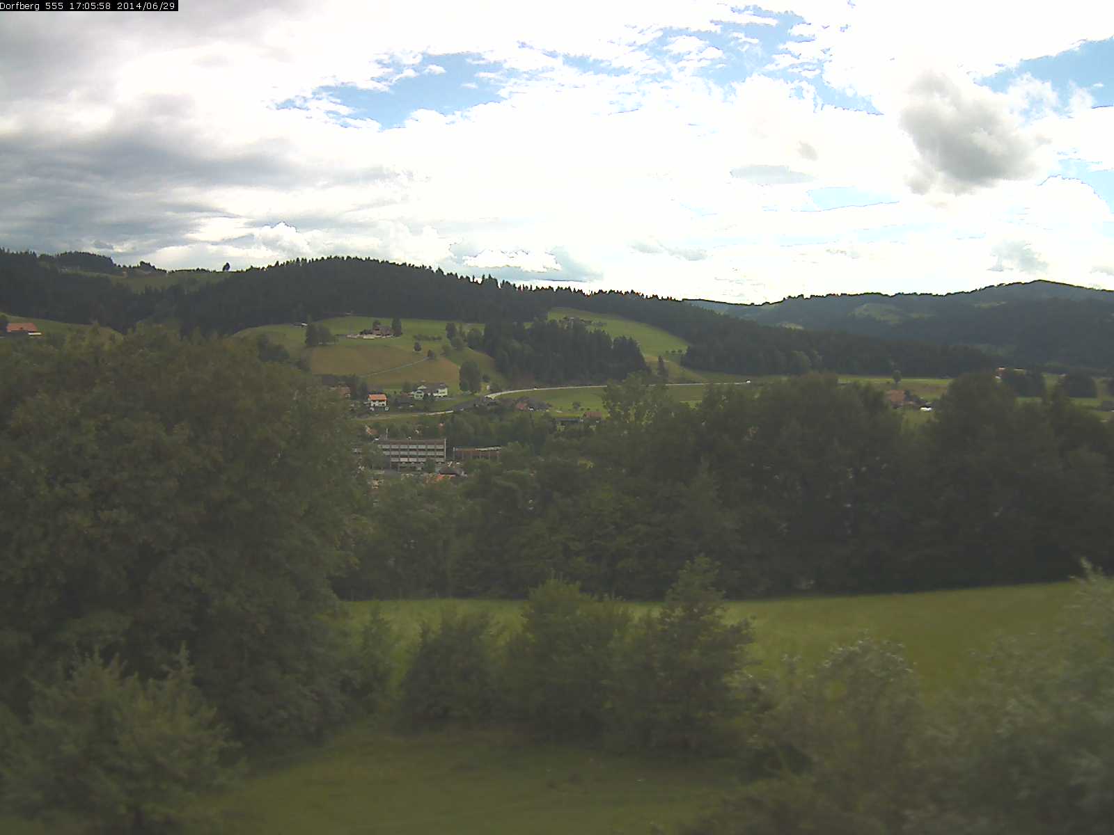 Webcam-Bild: Aussicht vom Dorfberg in Langnau 20140629-170600