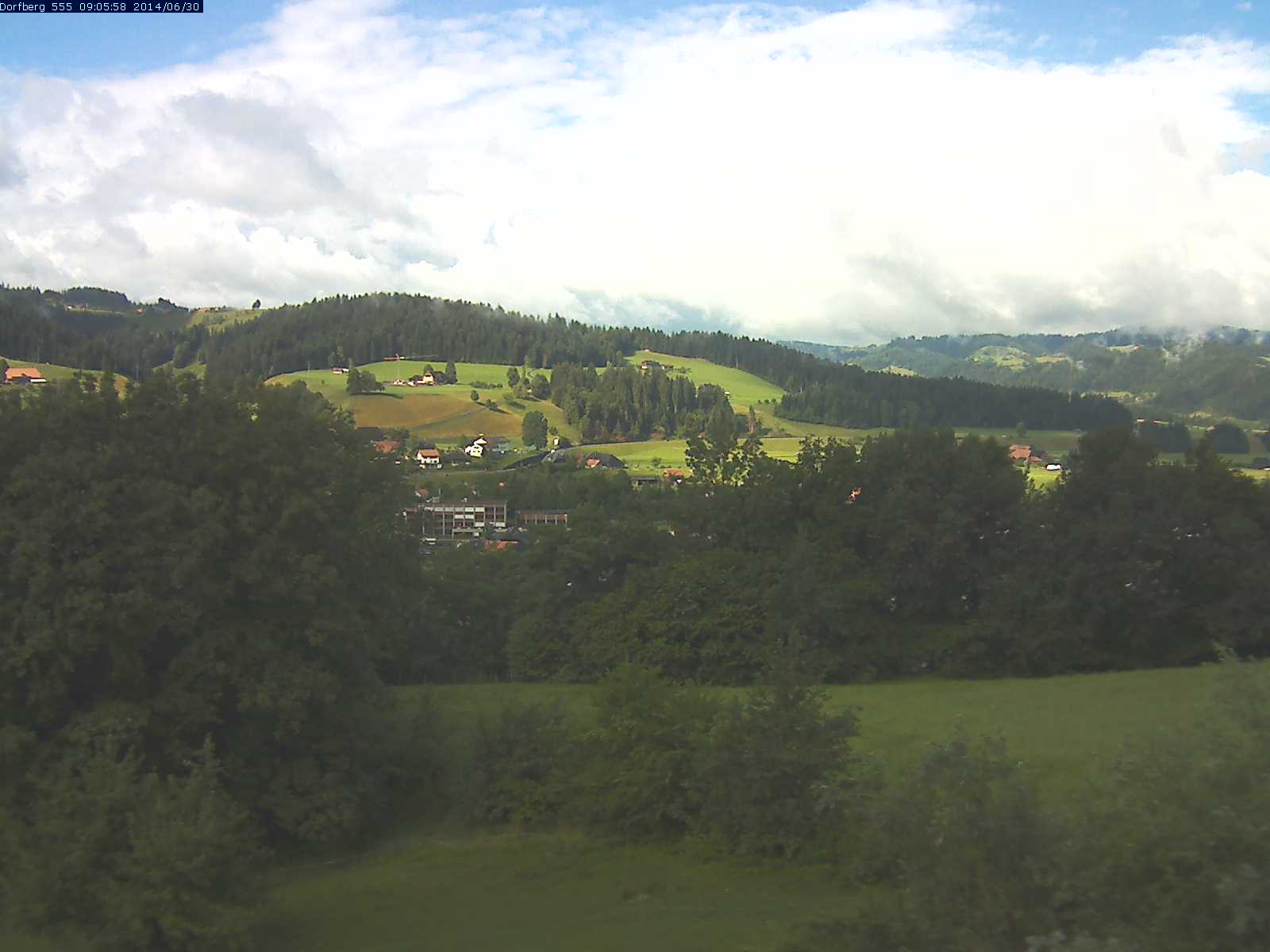 Webcam-Bild: Aussicht vom Dorfberg in Langnau 20140630-090600