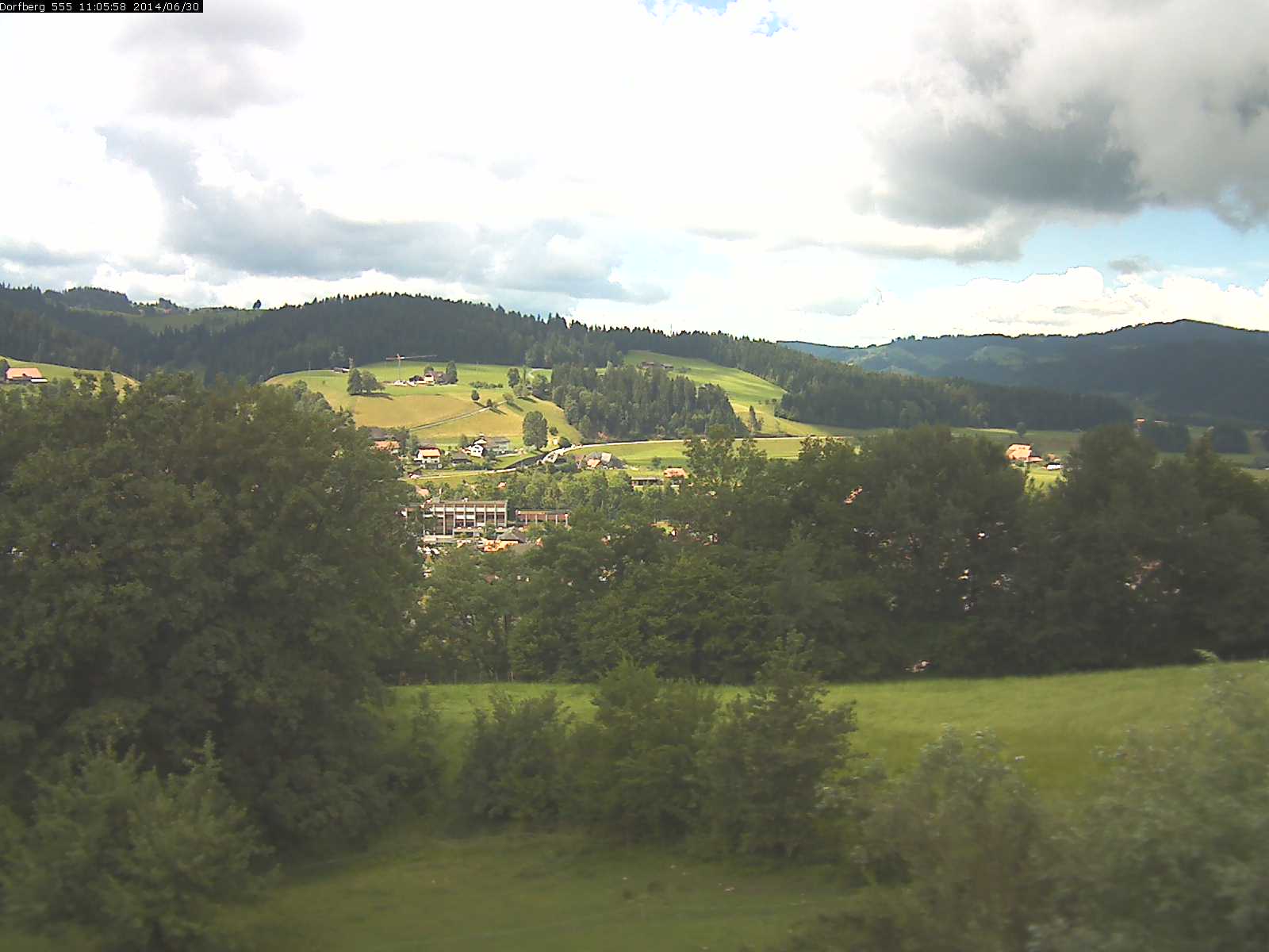 Webcam-Bild: Aussicht vom Dorfberg in Langnau 20140630-110600